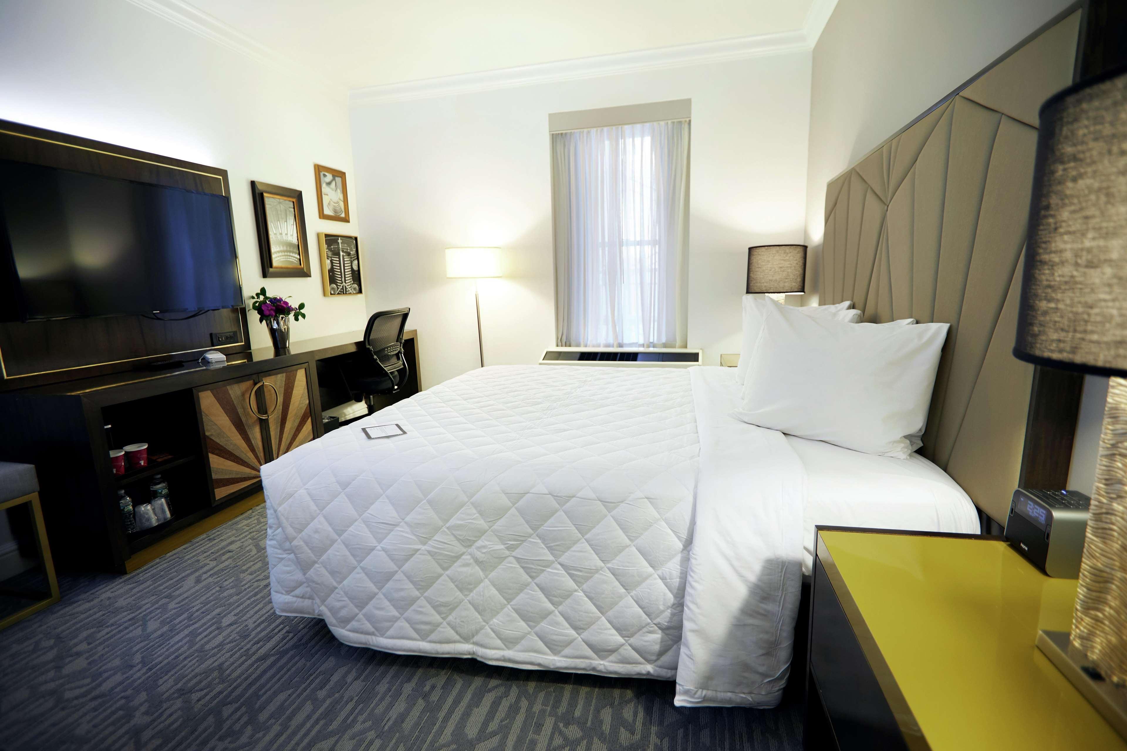 Hotel Martinique On Broadway, Curio Collection By Hilton New York