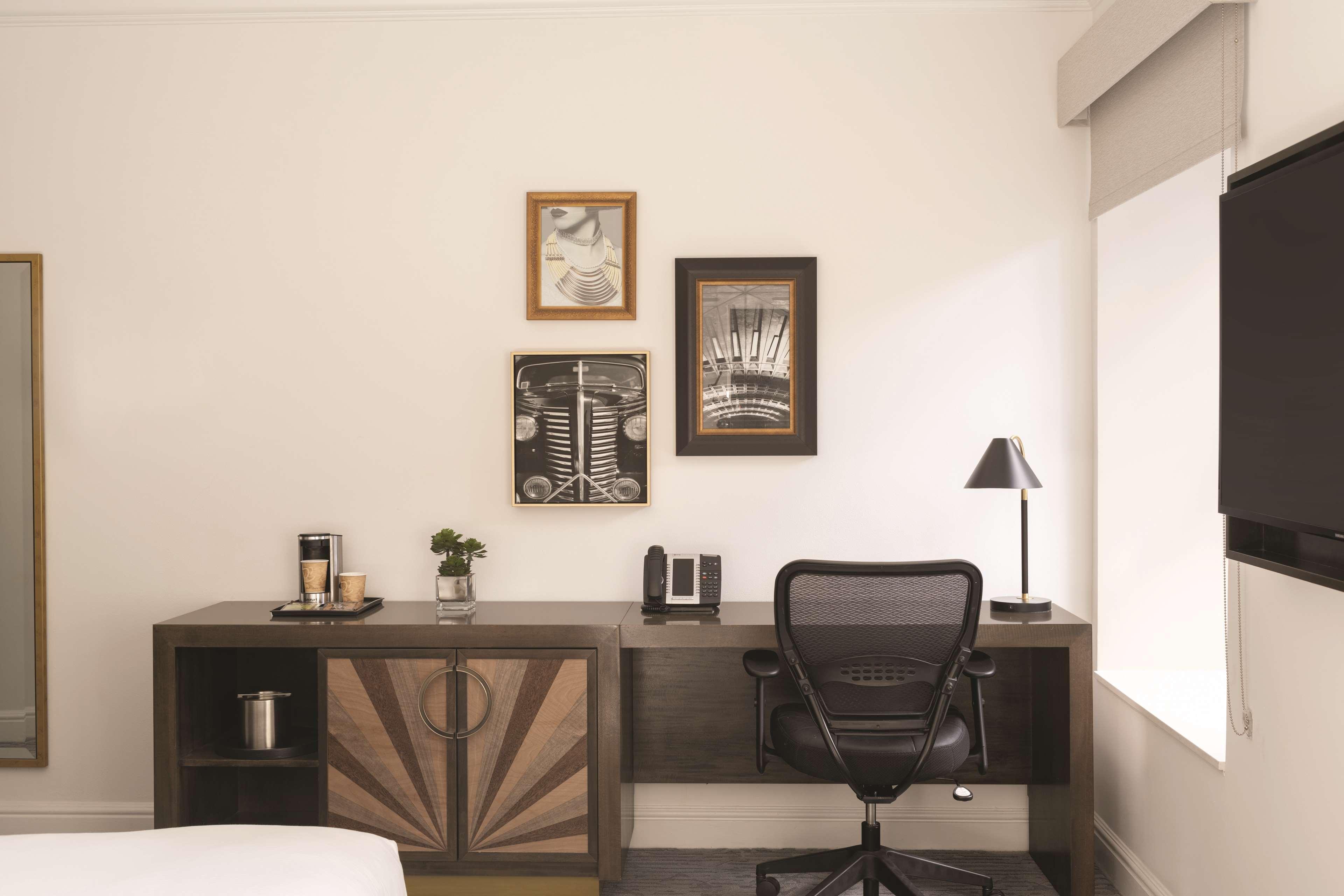 Martinique On Broadway, Curio Collection By Hilton Hotel