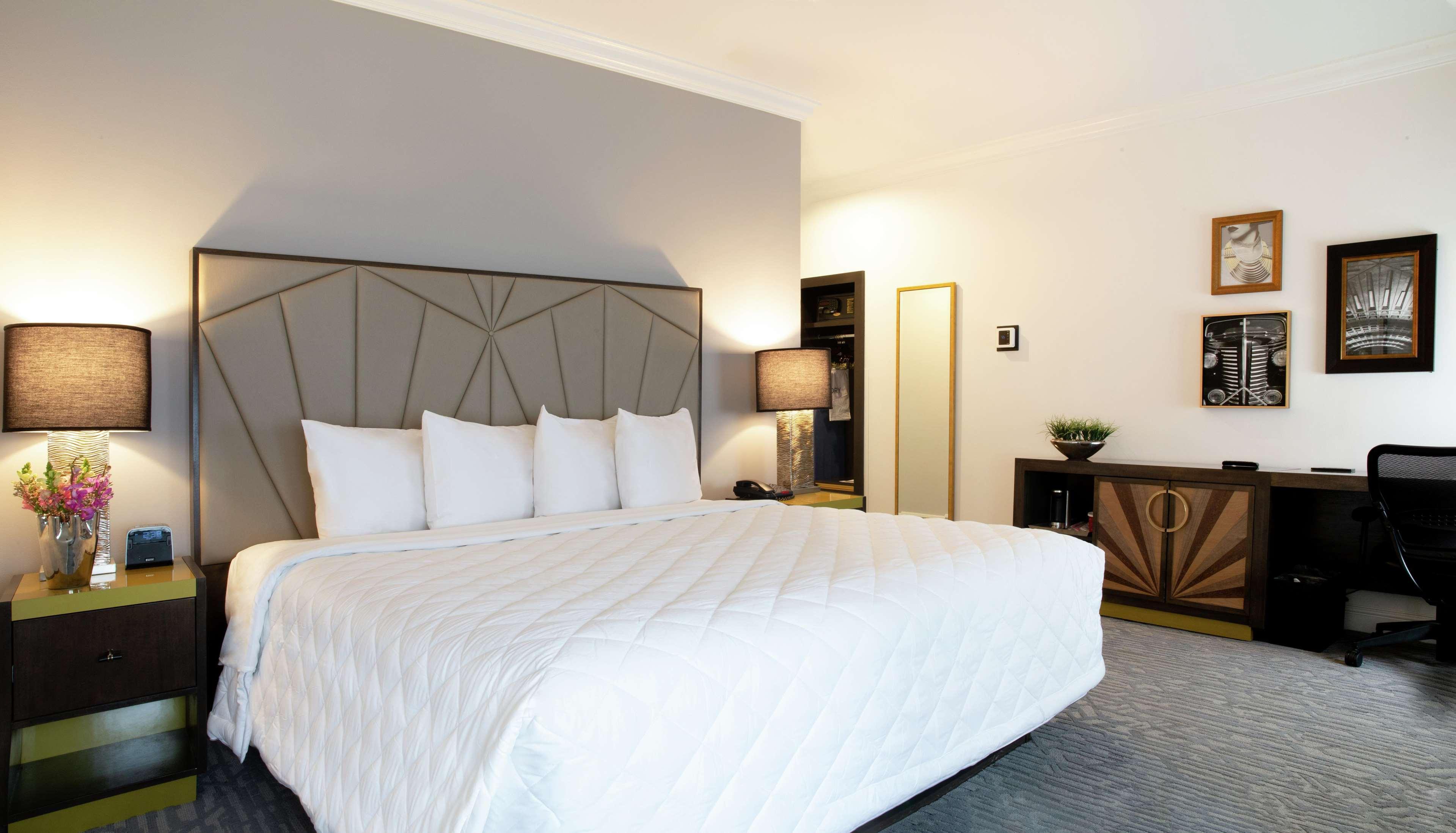 Hotel Martinique On Broadway, Curio Collection By Hilton New York