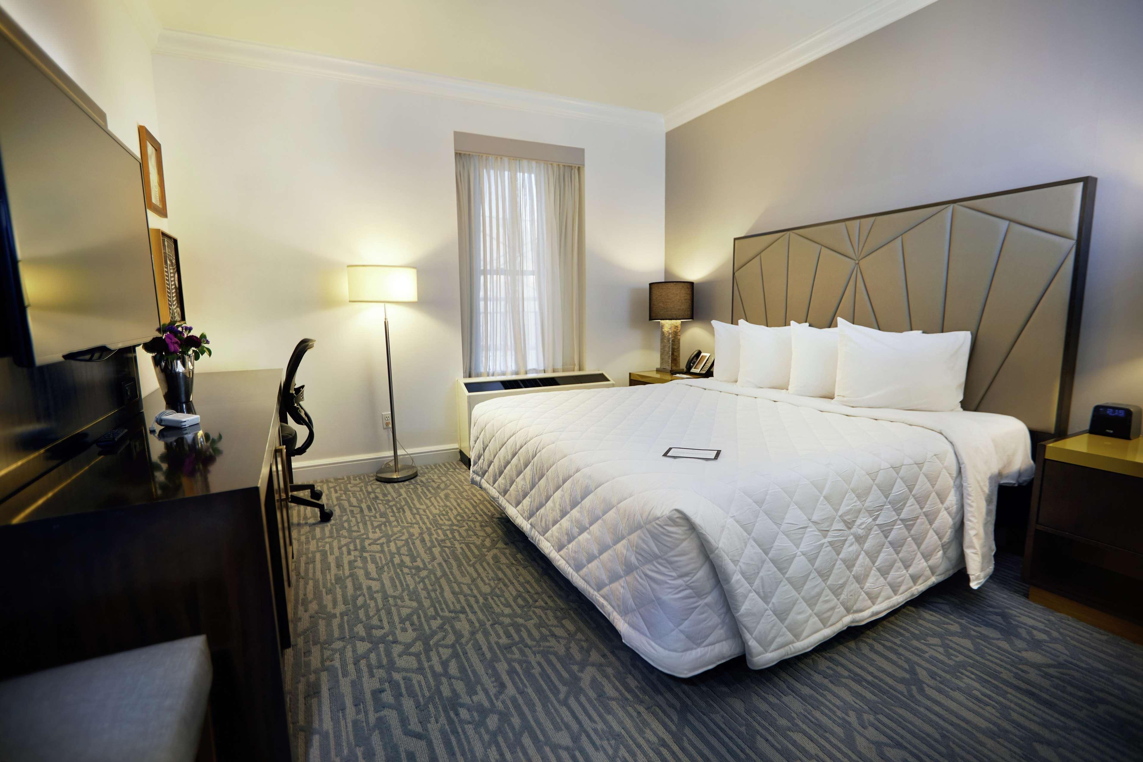 Hotel Martinique On Broadway, Curio Collection By Hilton