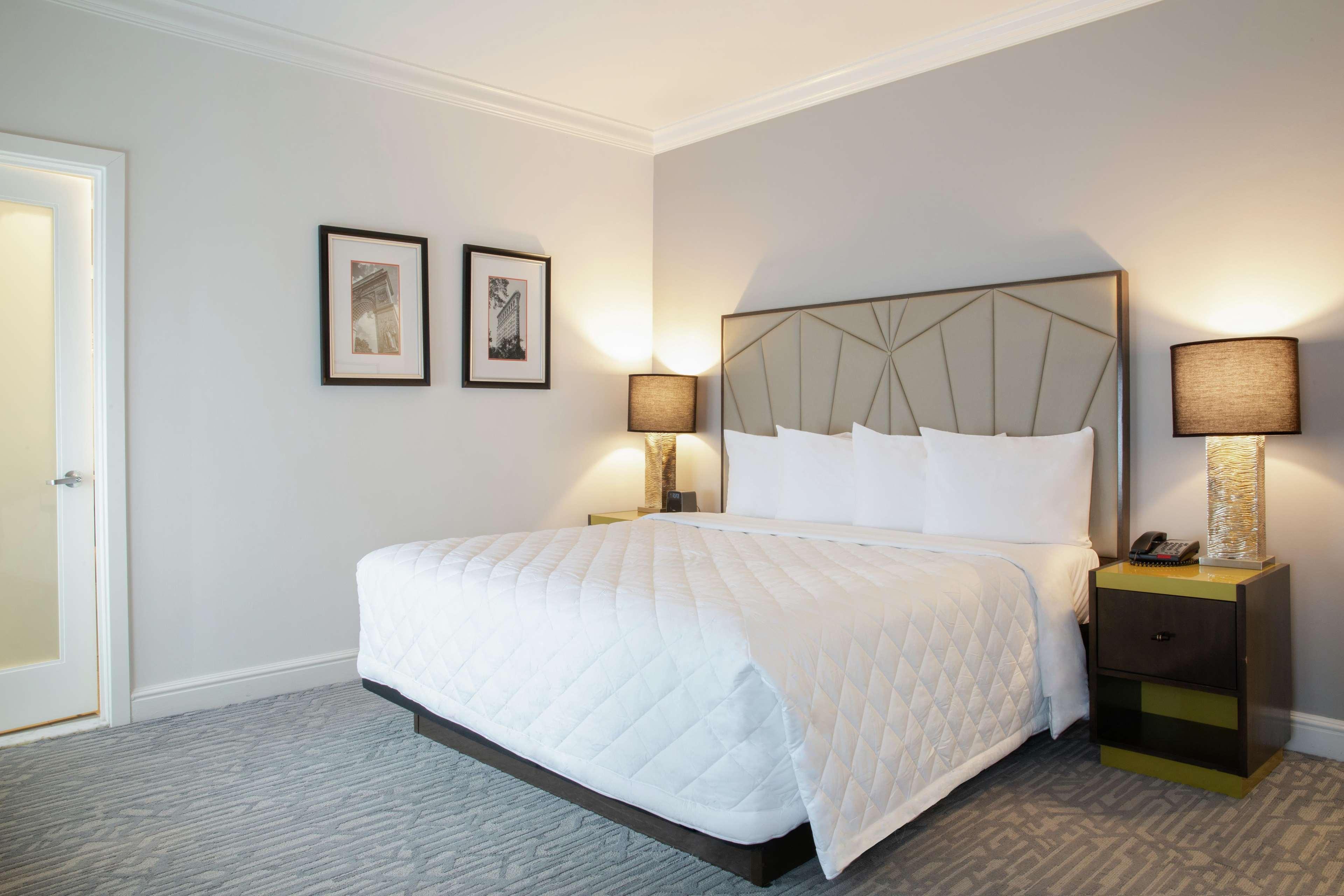 Hotel Martinique On Broadway, Curio Collection By Hilton