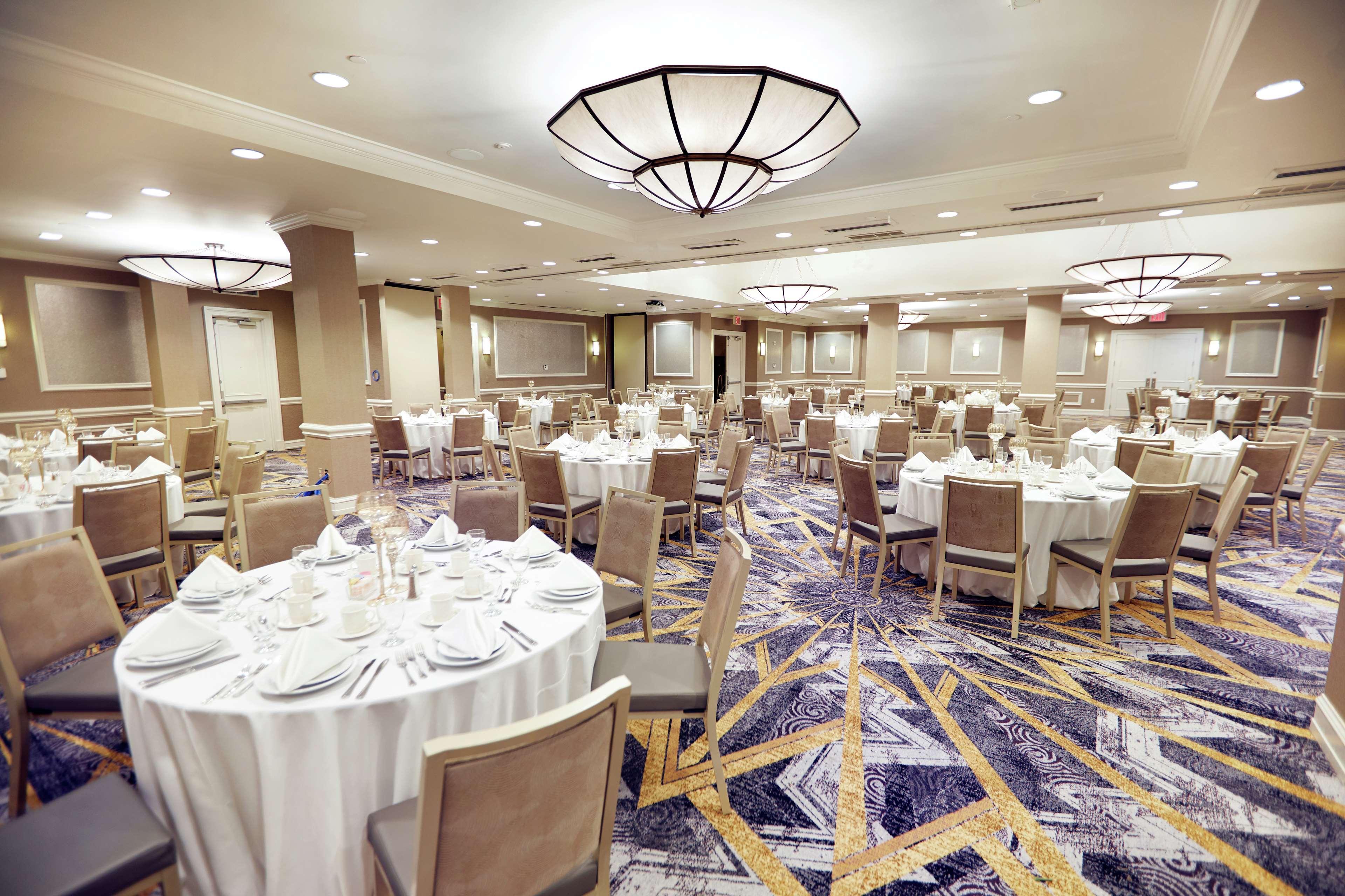 Hotel Martinique On Broadway, Curio Collection By Hilton