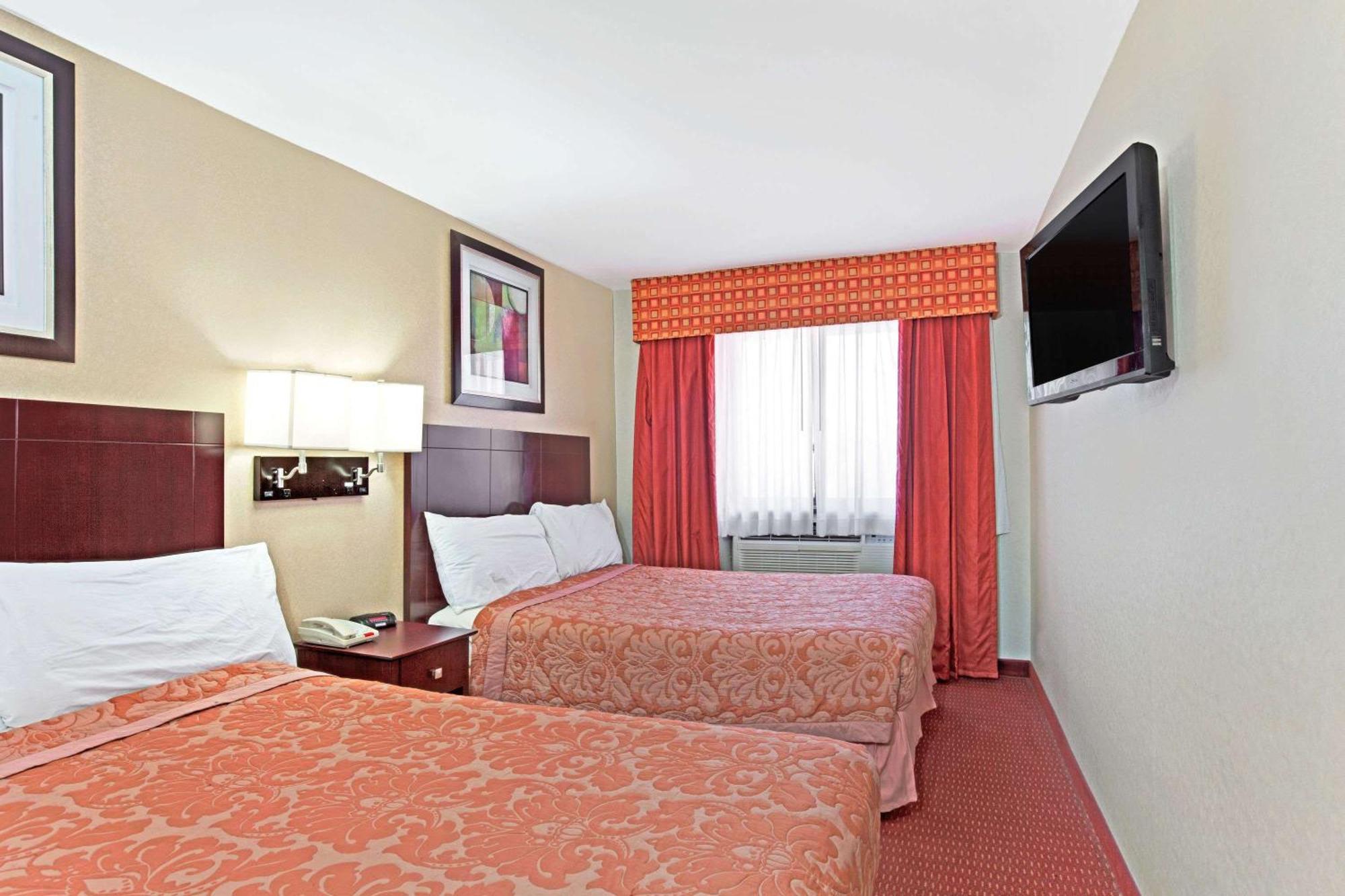 Hotel Super 8 By Wyndham Long Island Lga 2*