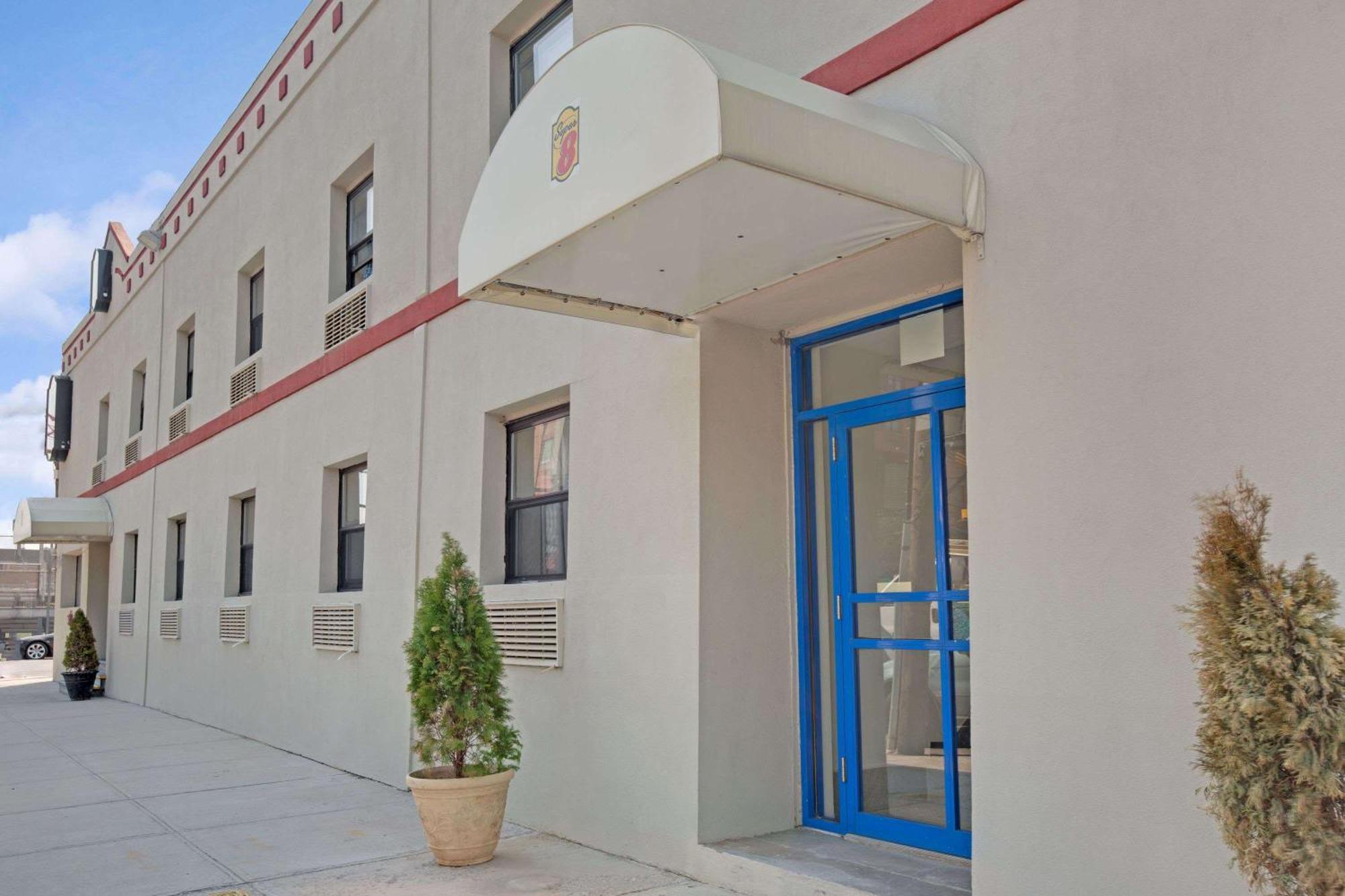 Hotel Super 8 By Wyndham Long Island Lga New York