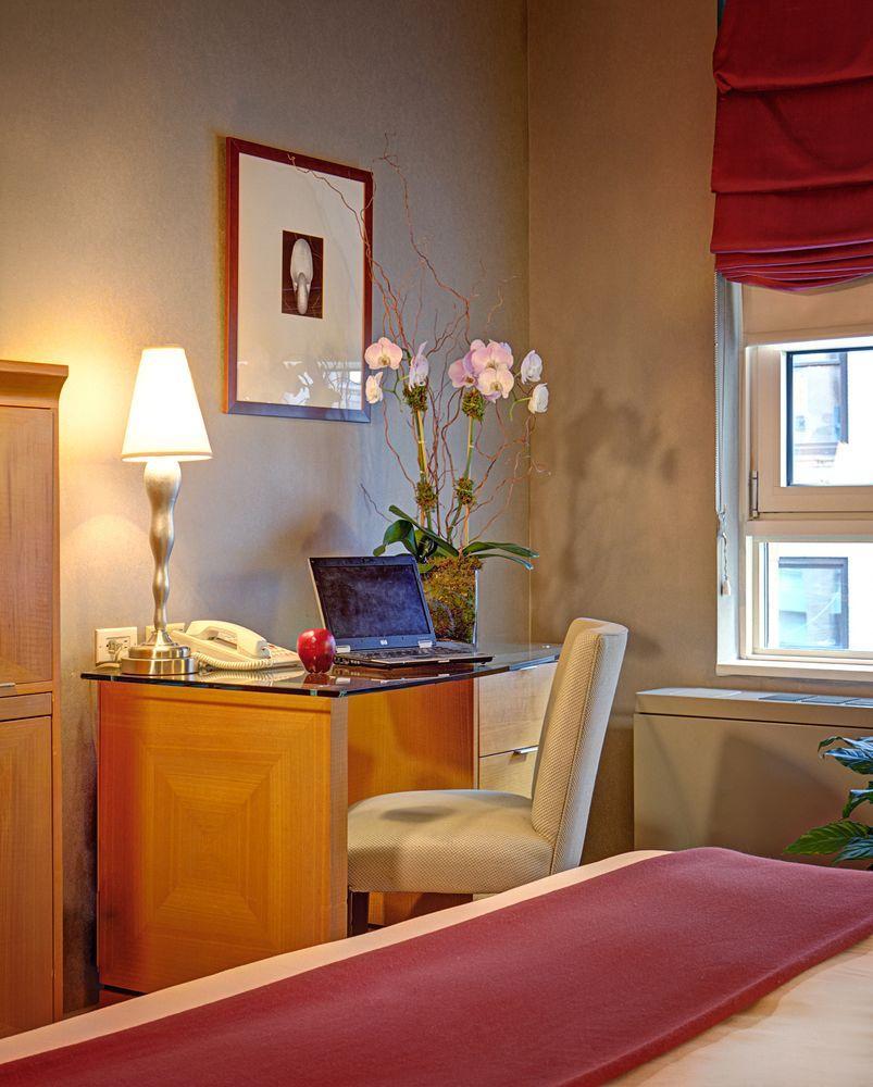 Giraffe By Library Collection