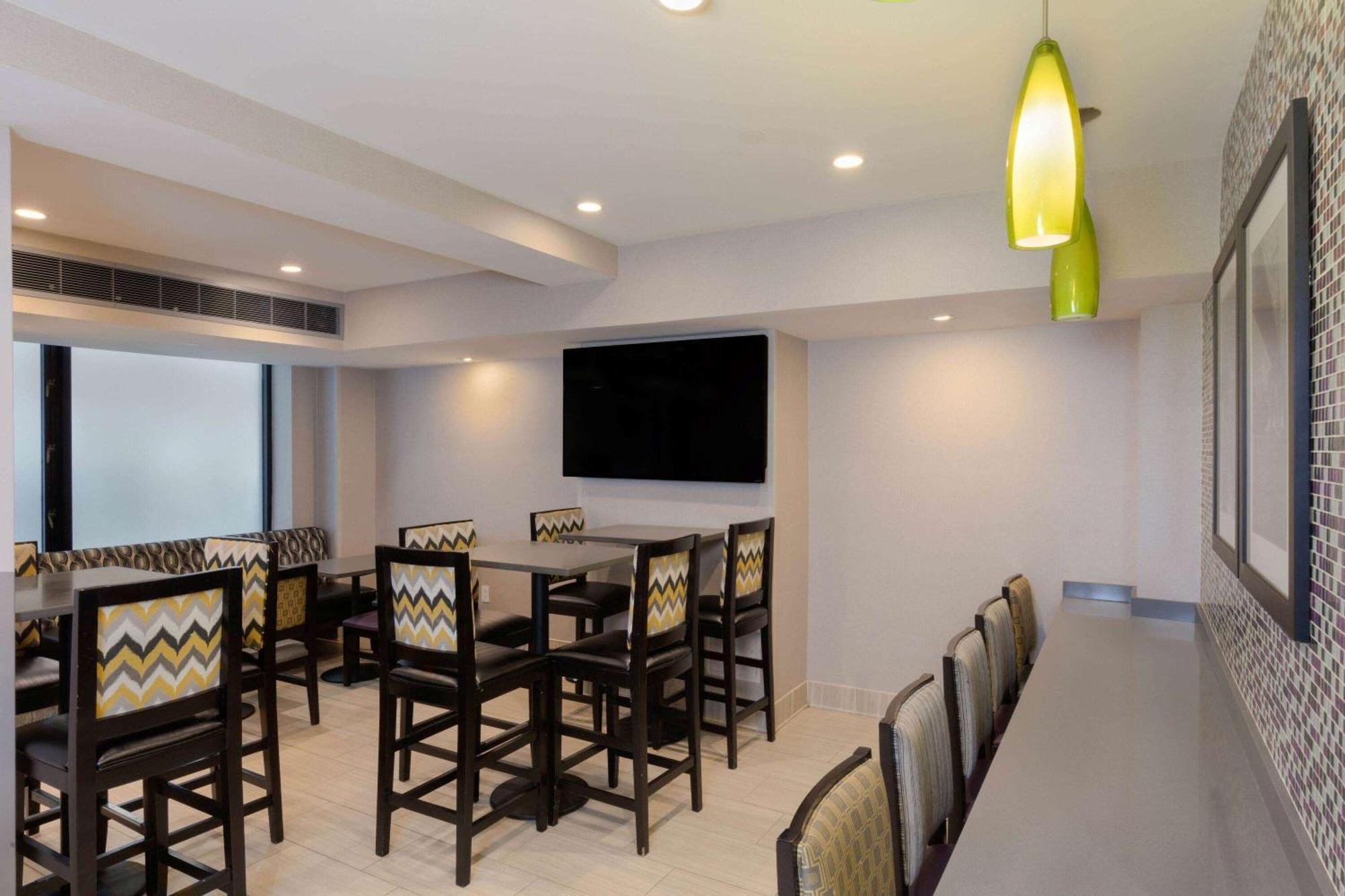 La Quinta By Wyndham Park Hotel