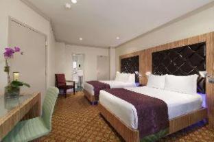 Night Broadway New York