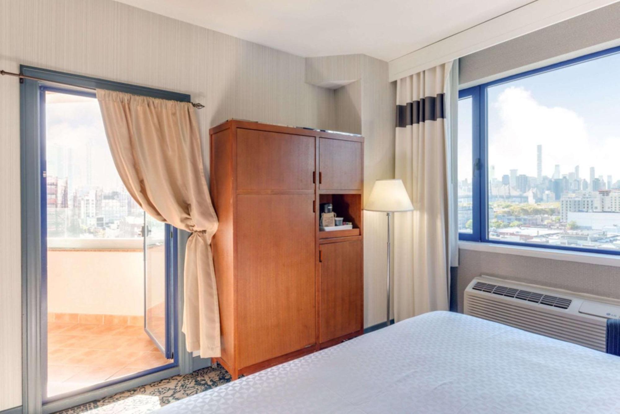 Vista Lic Hotel, Premier Collection By Western Hotel New York