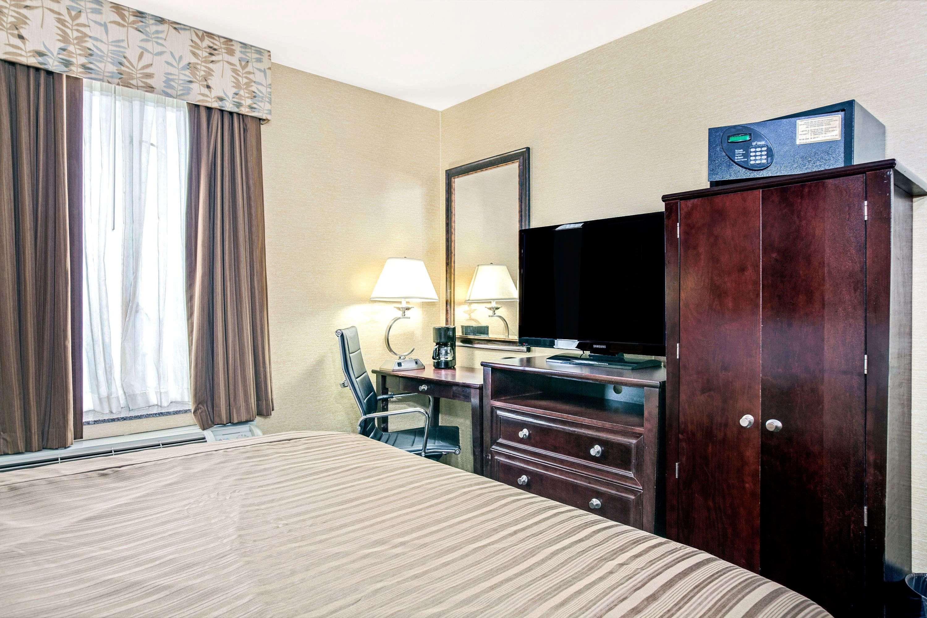 Days By Wyndham Long Island Hotel 3*