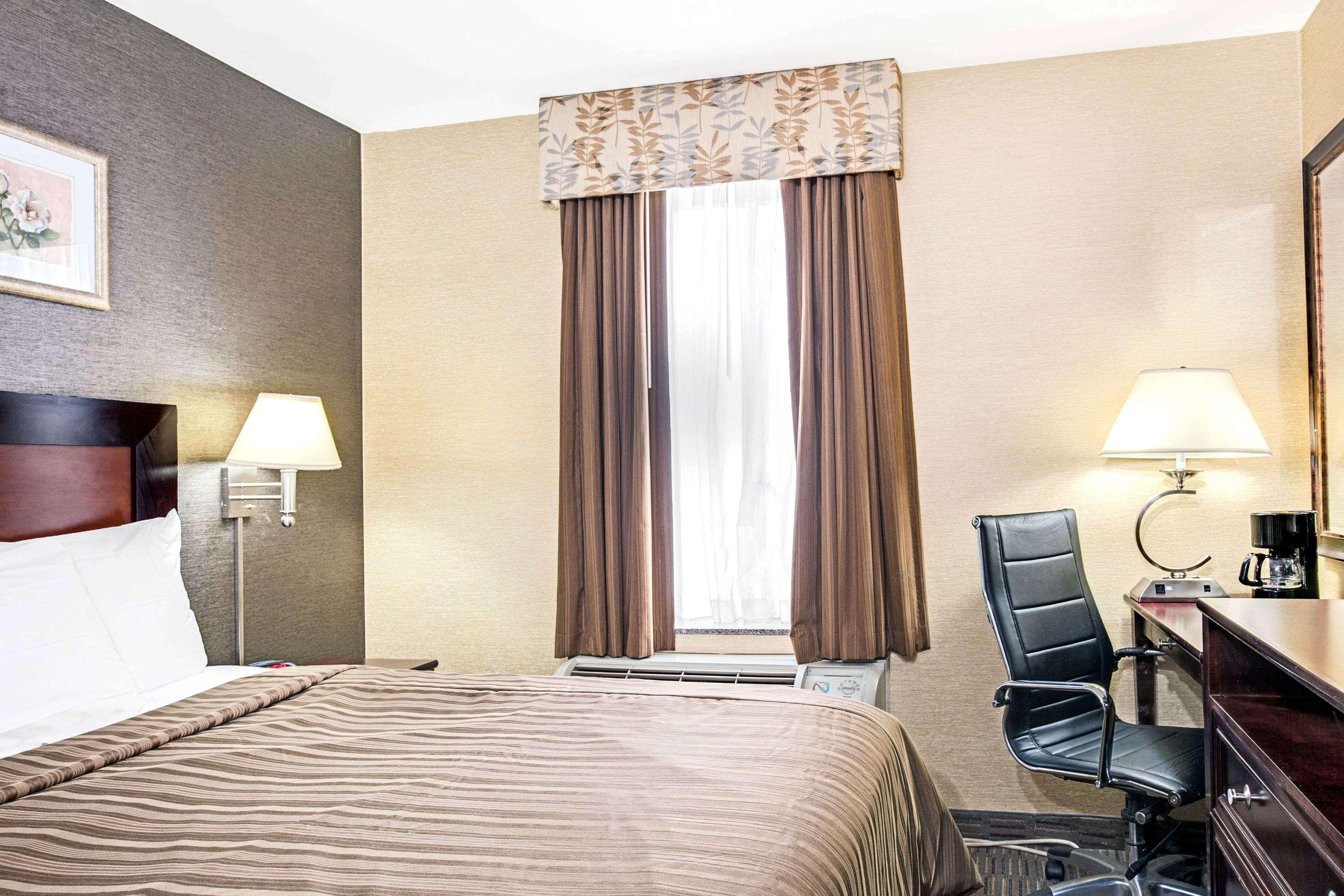 Days By Wyndham Long Island Hotel 3*