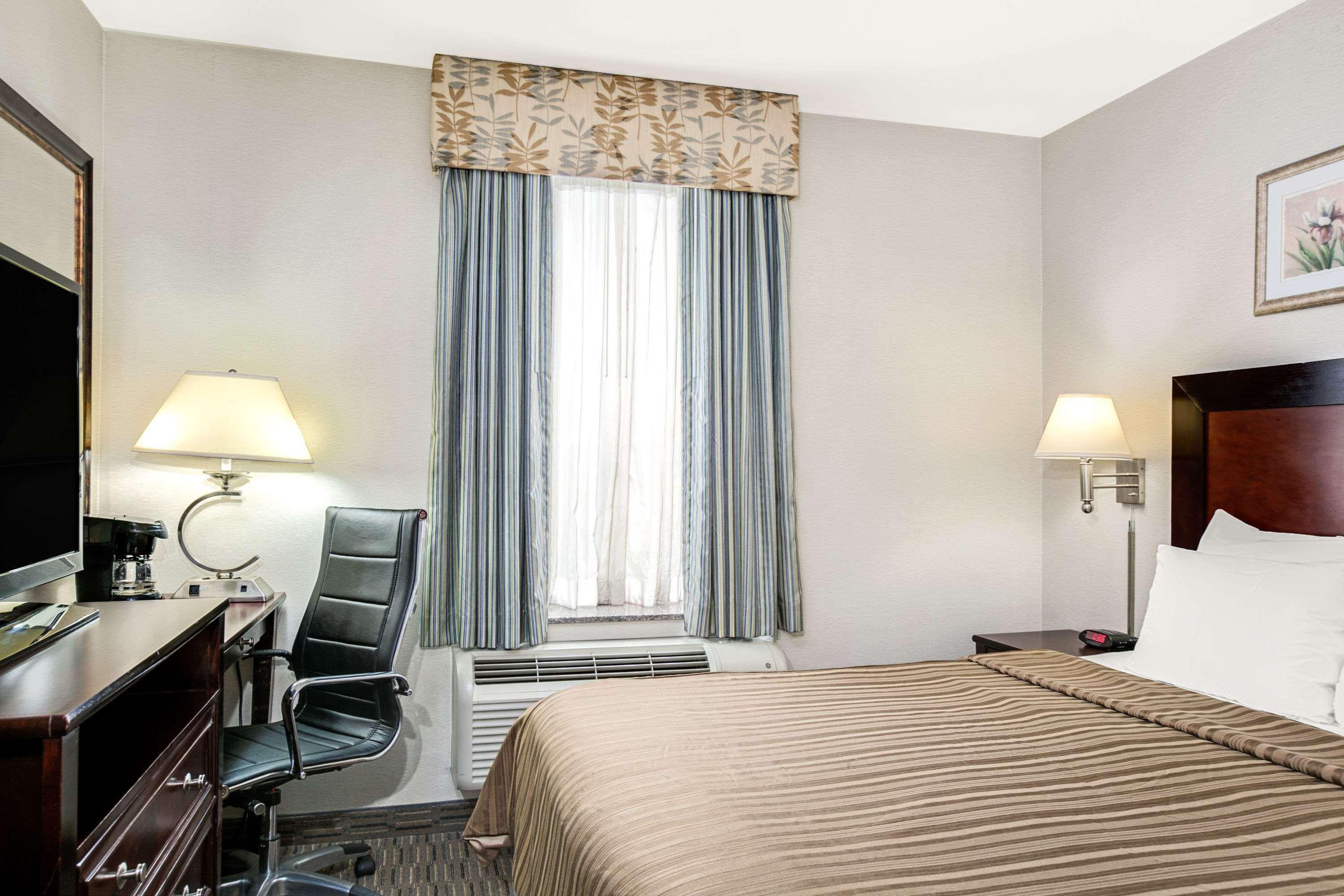 Days By Wyndham Long Island Hotel 3*