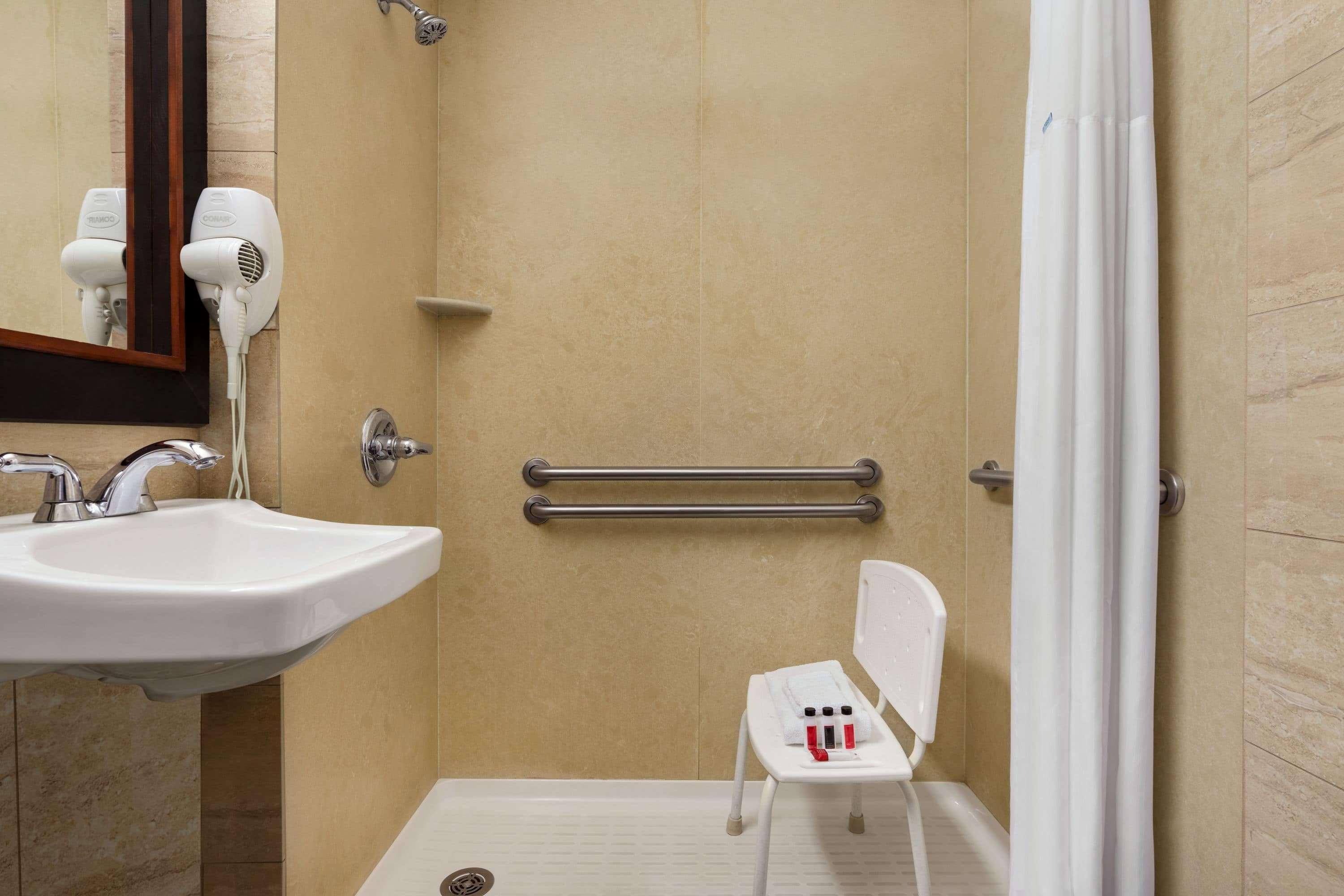 Hotel Days By Wyndham Long Island 3*