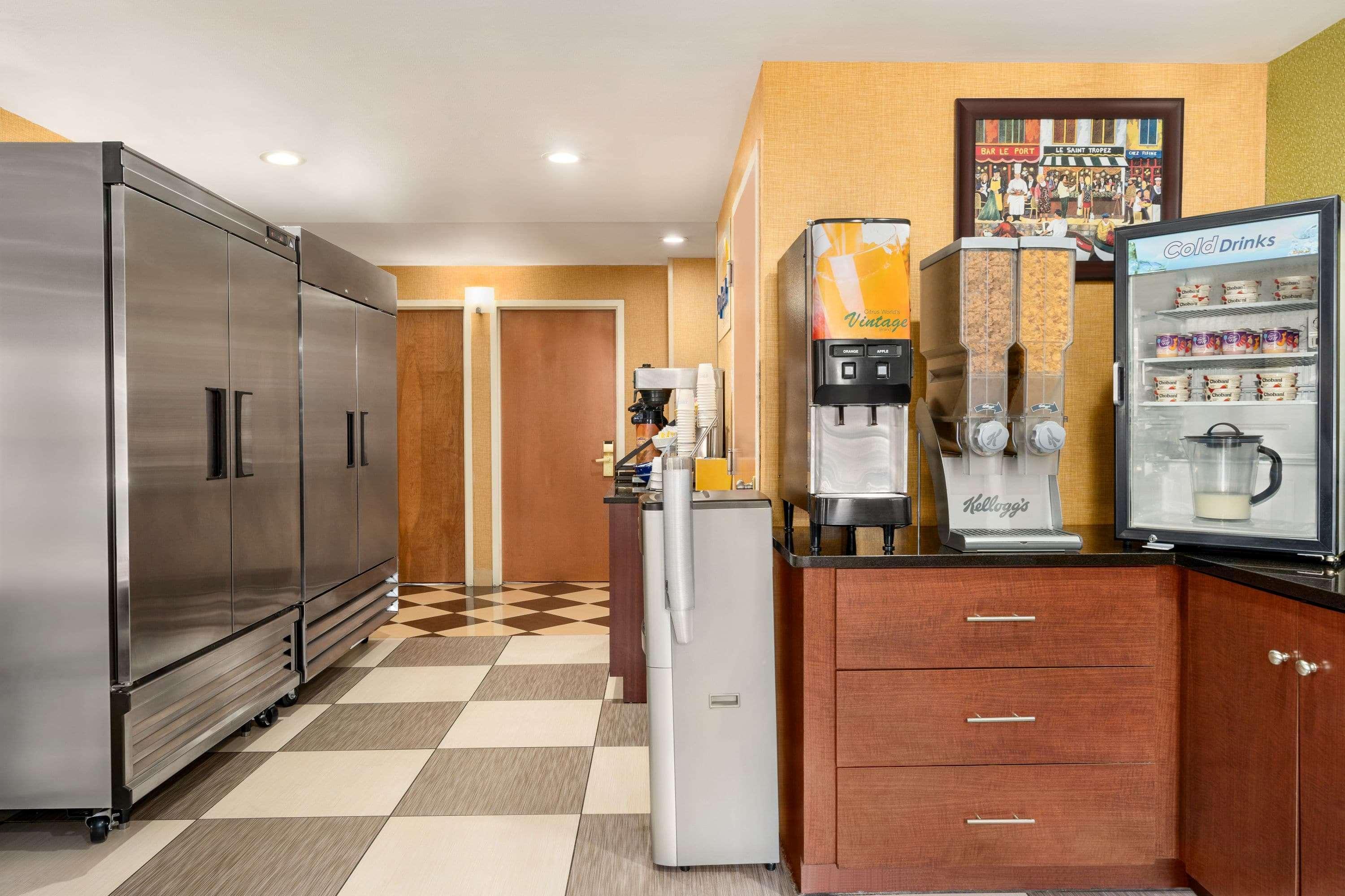 Days By Wyndham Long Island Hotel