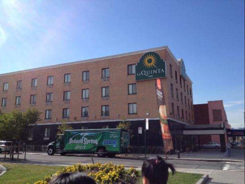 Hotel La Quinta By Wyndham Queens 3*
