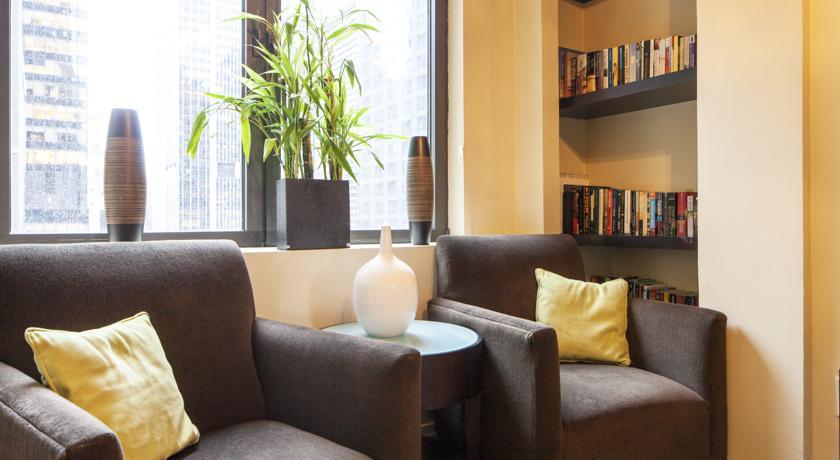 Aura Times Square 4*