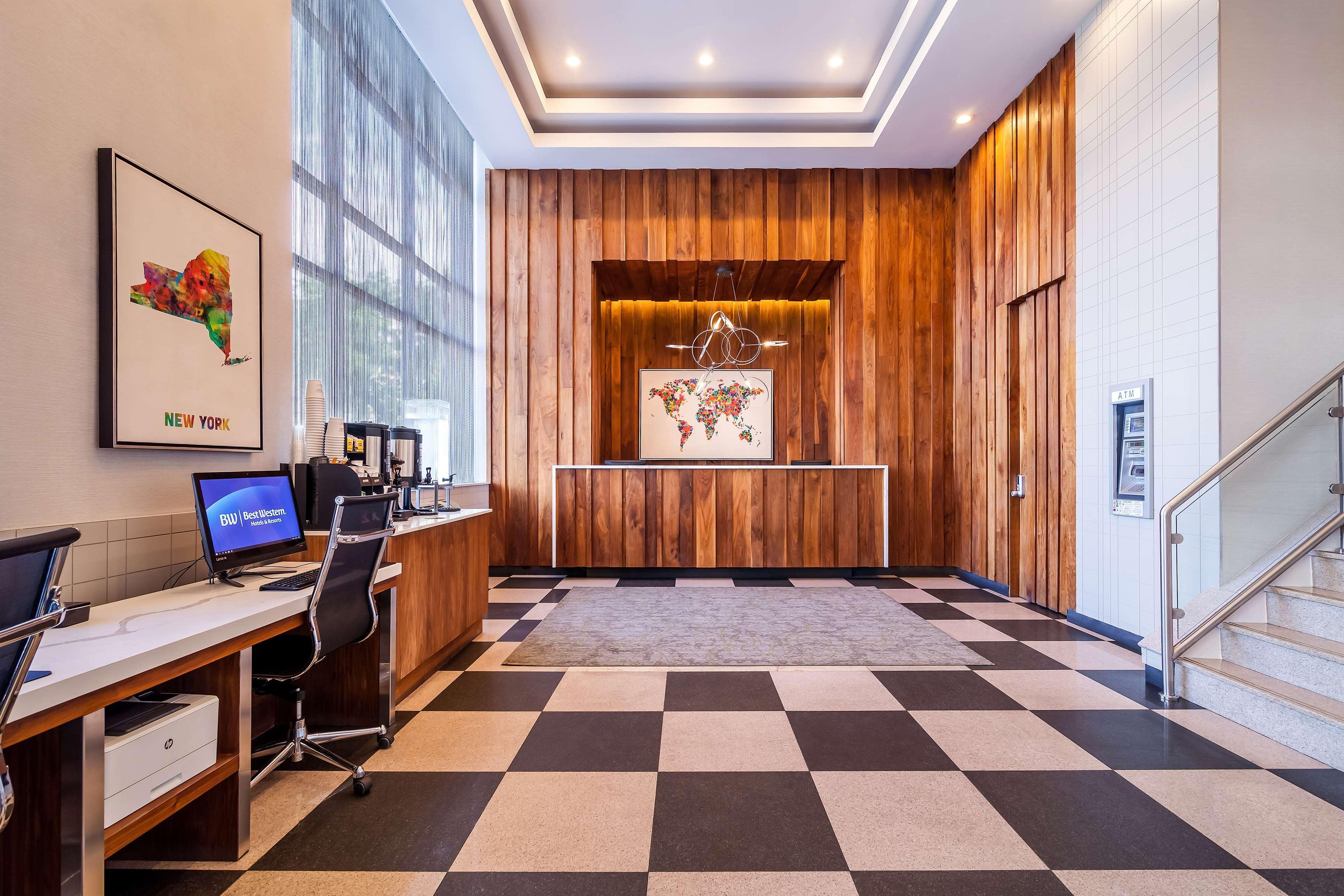 Hotel Western Plaza 3*