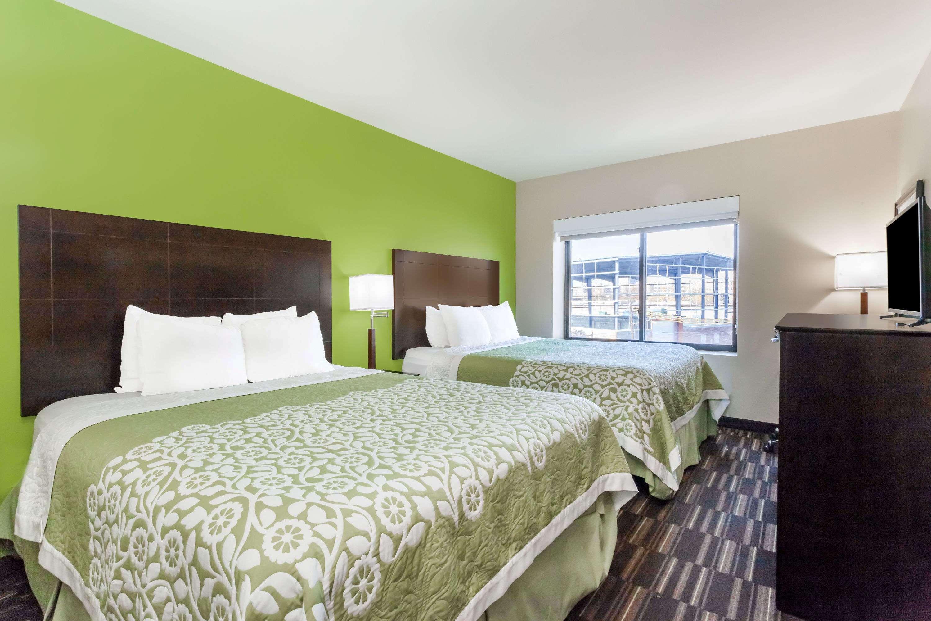 Days & By Wyndham Jamaica Jfk Airport Hotel