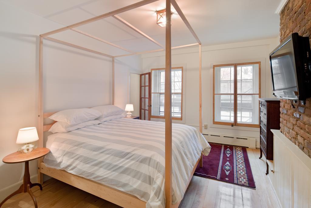 The Canal Park Couette-café 3*