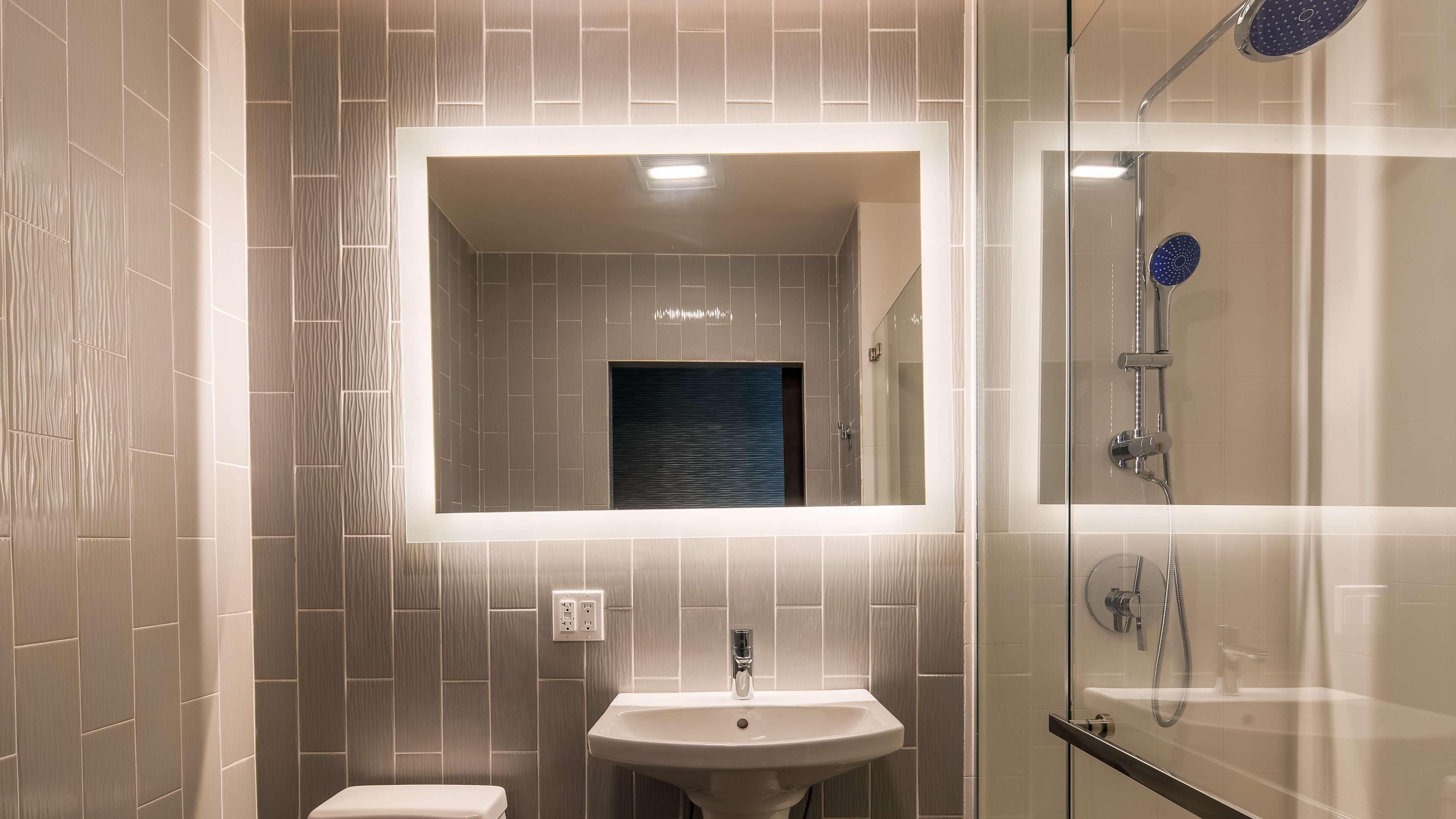 Glo Western Brooklyn Nyc New York