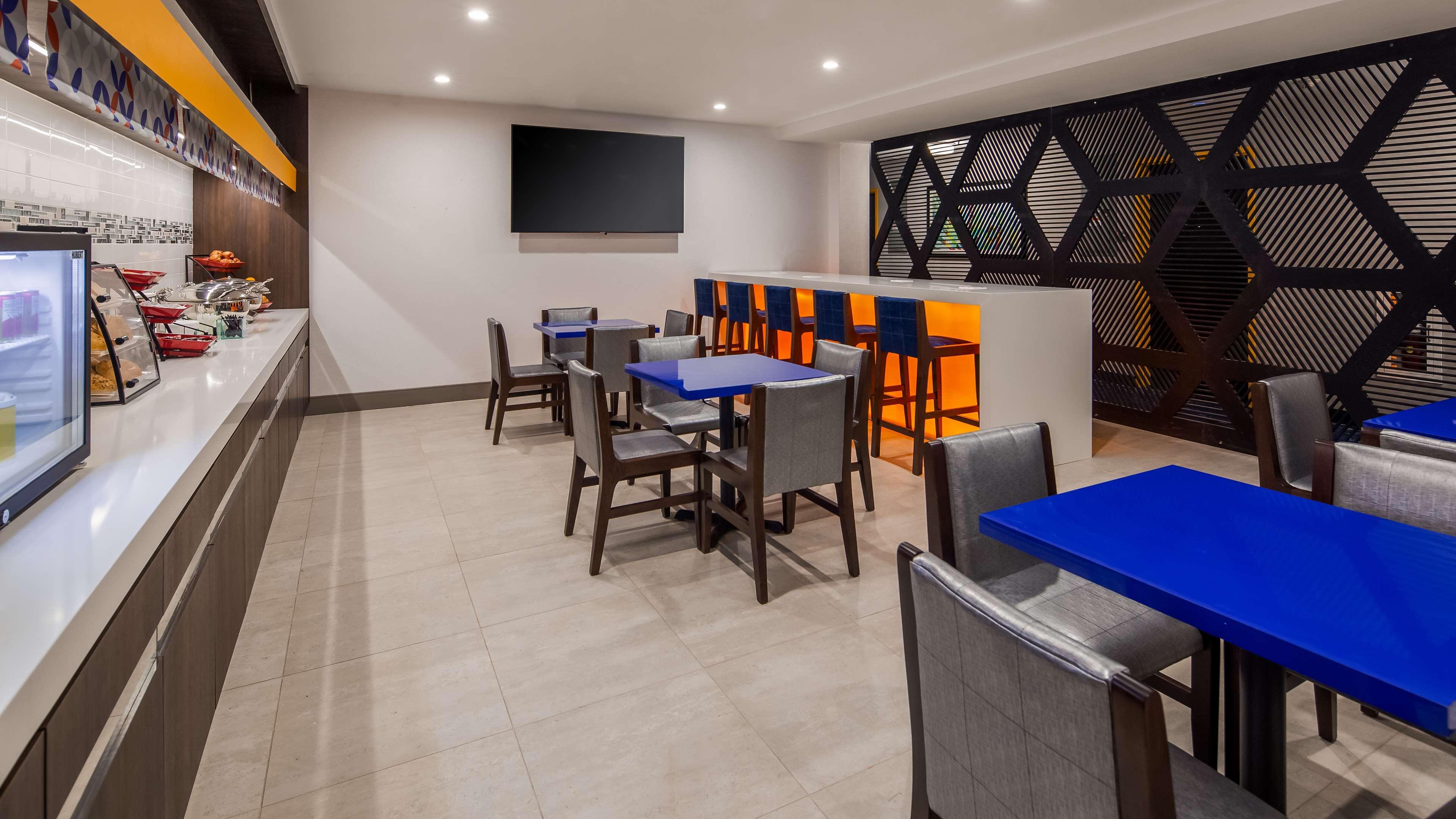 Glo Western Brooklyn Nyc Hotel