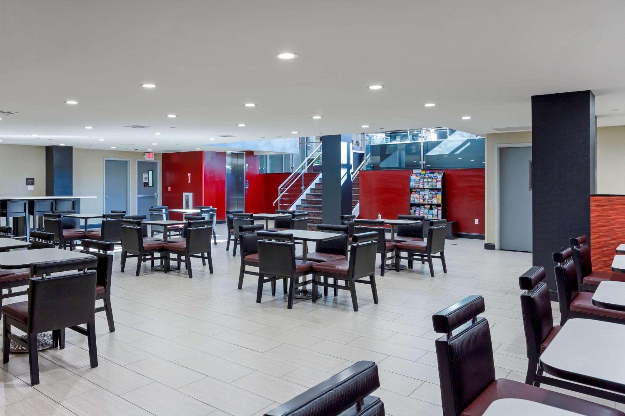 Hotel Comfort & Near Stadium 3*