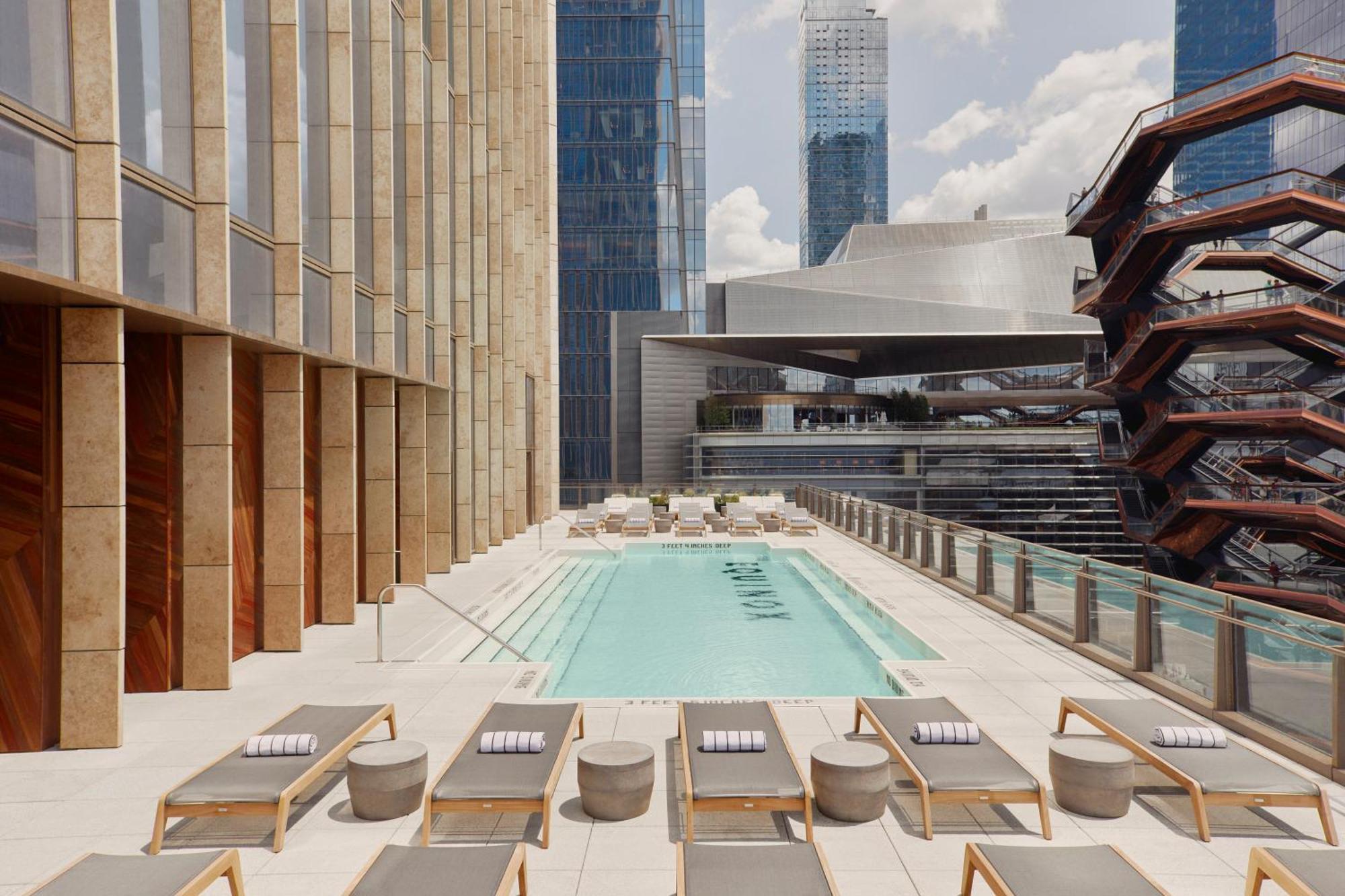 Hotel Equinox 5*