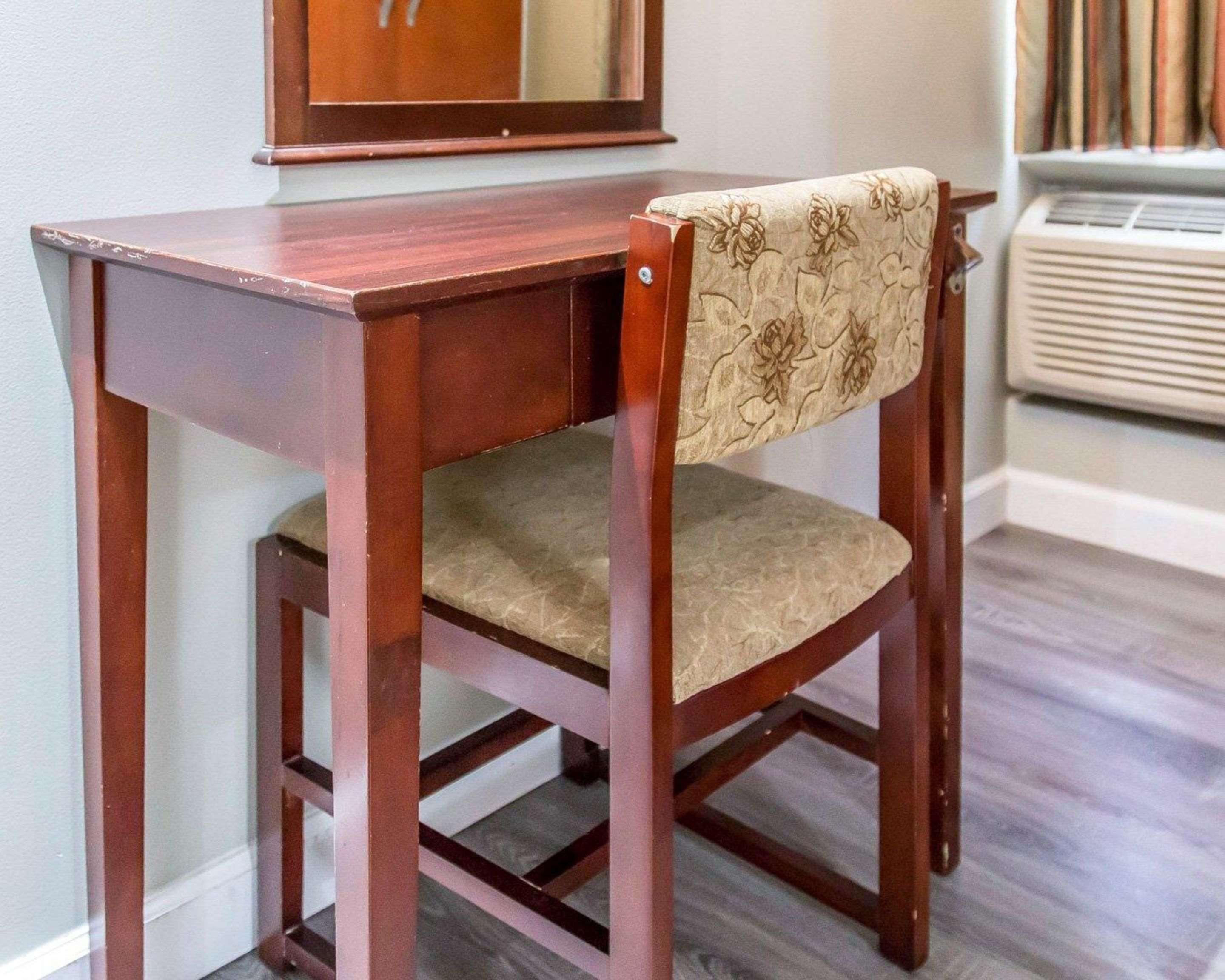 Hotel Econo South Ozone Park New York