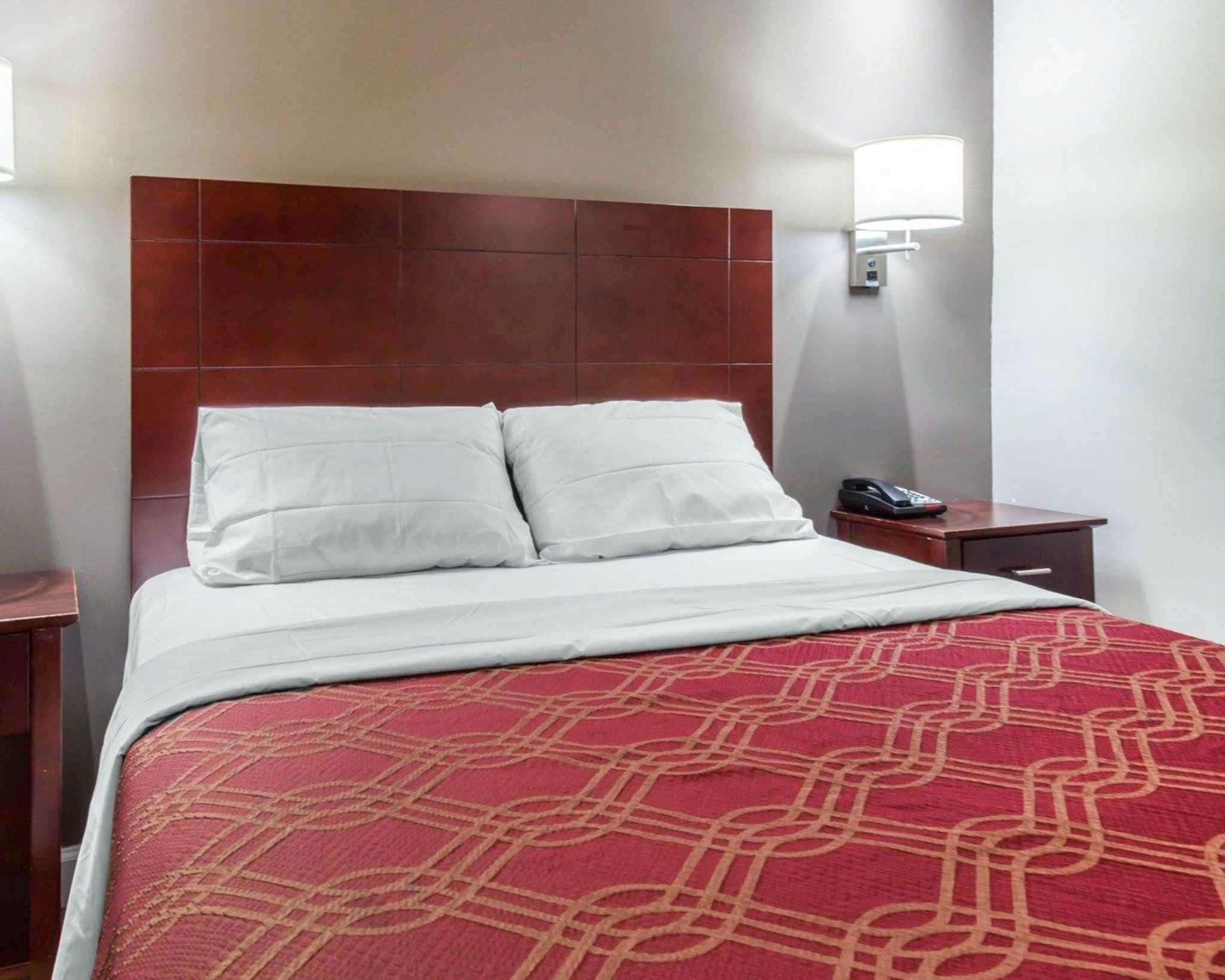 Hotel Econo South Ozone Park