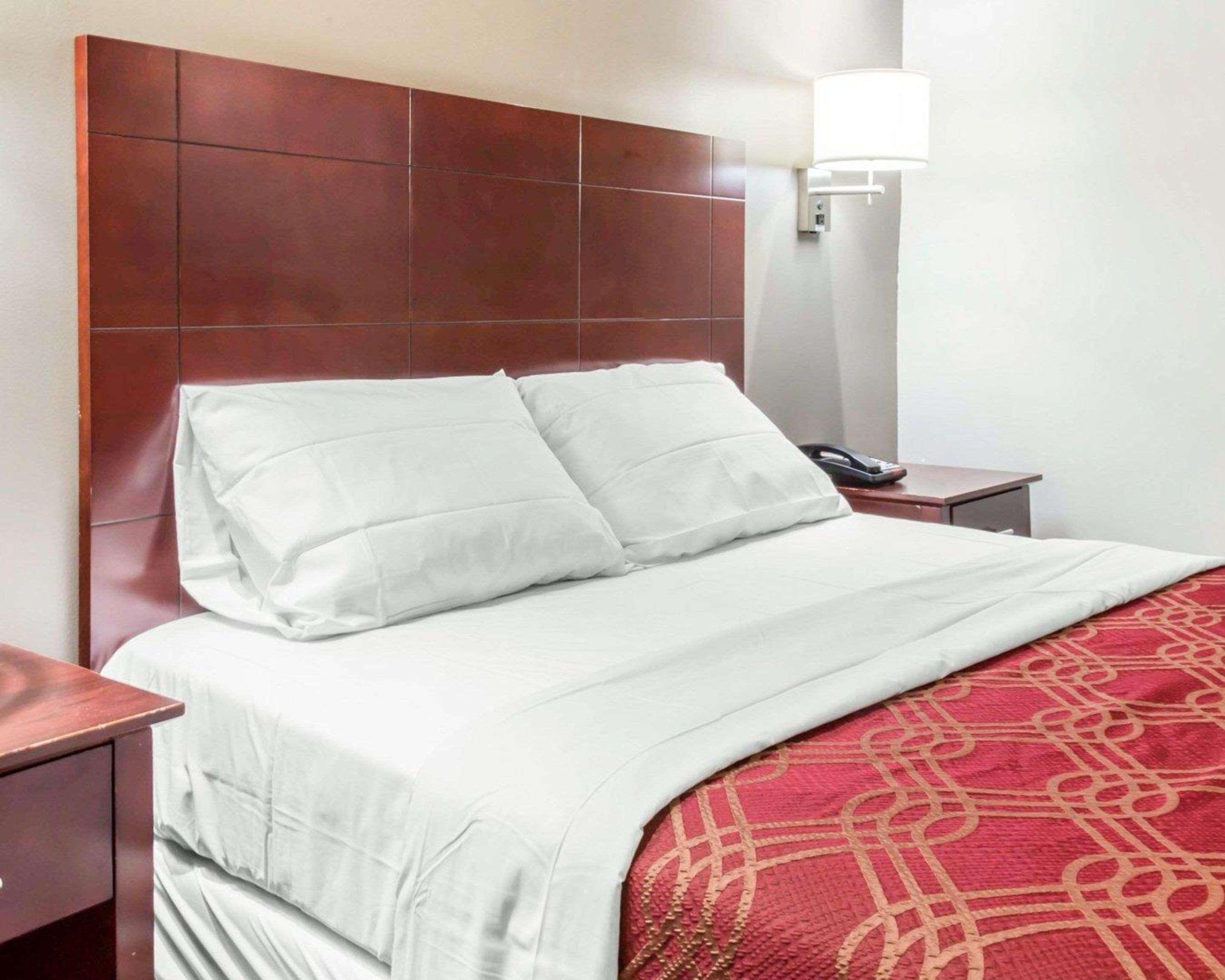 Econo South Ozone Park Hotel