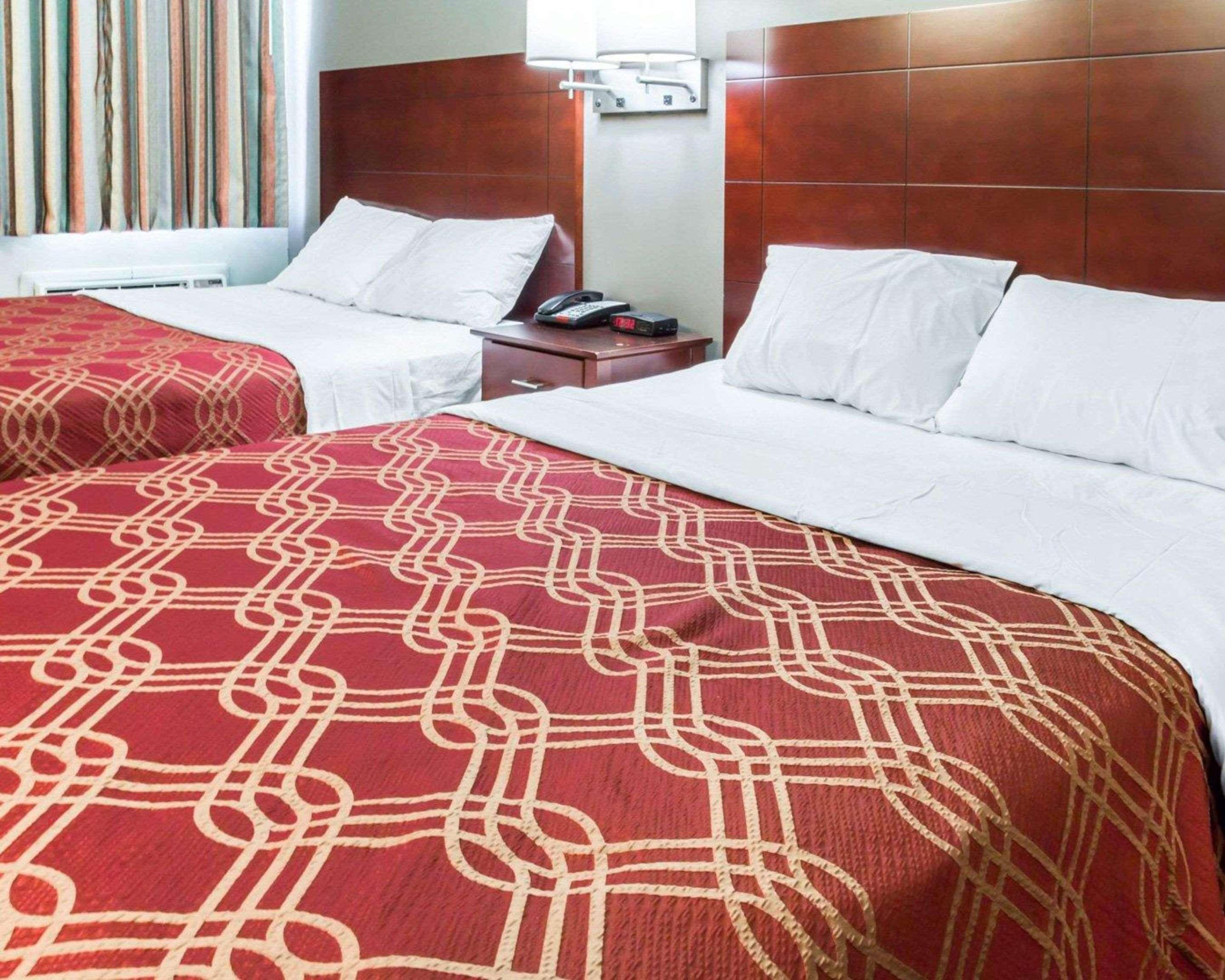 Econo South Ozone Park Hotel 2*