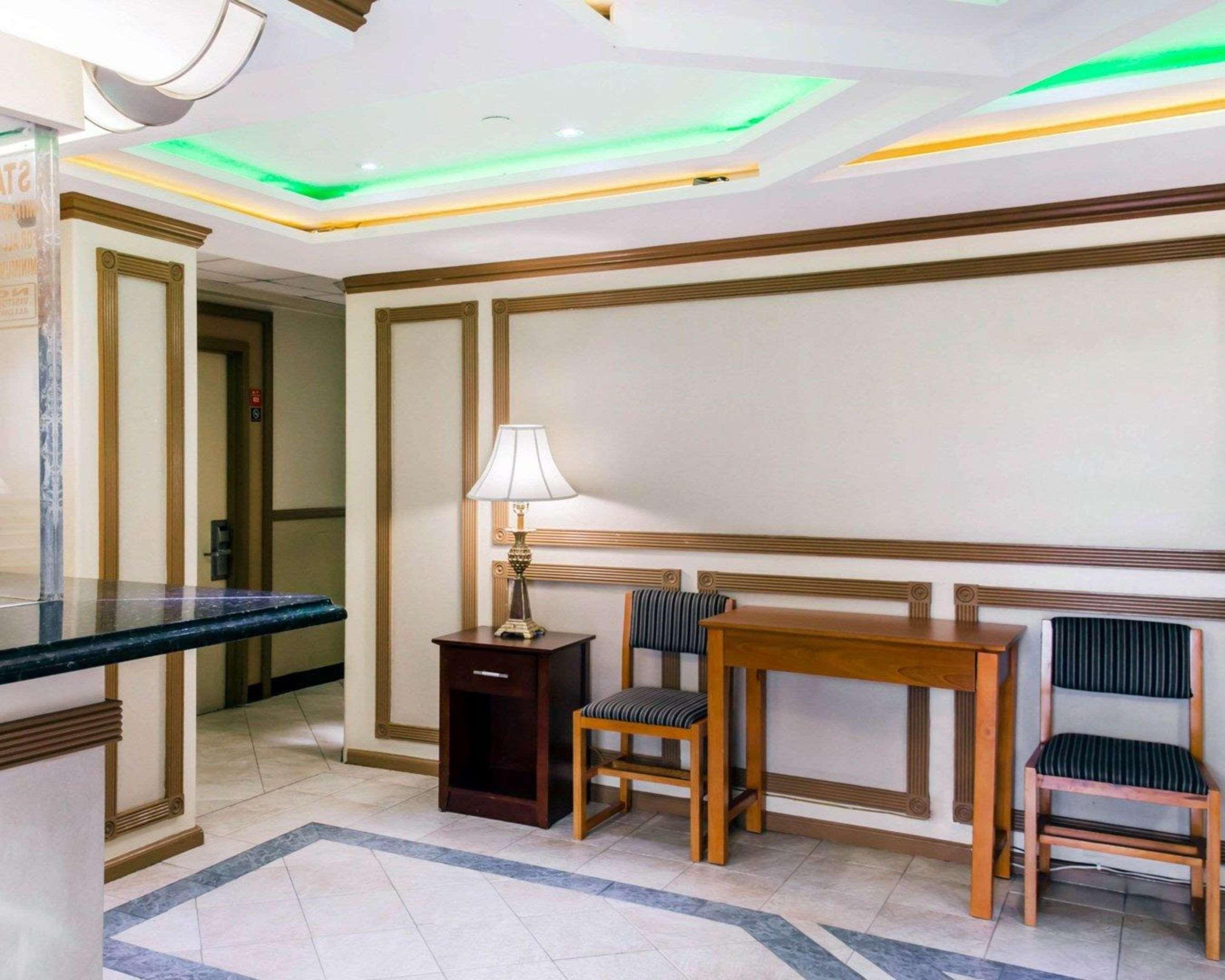 Econo South Ozone Park Hotel 2*