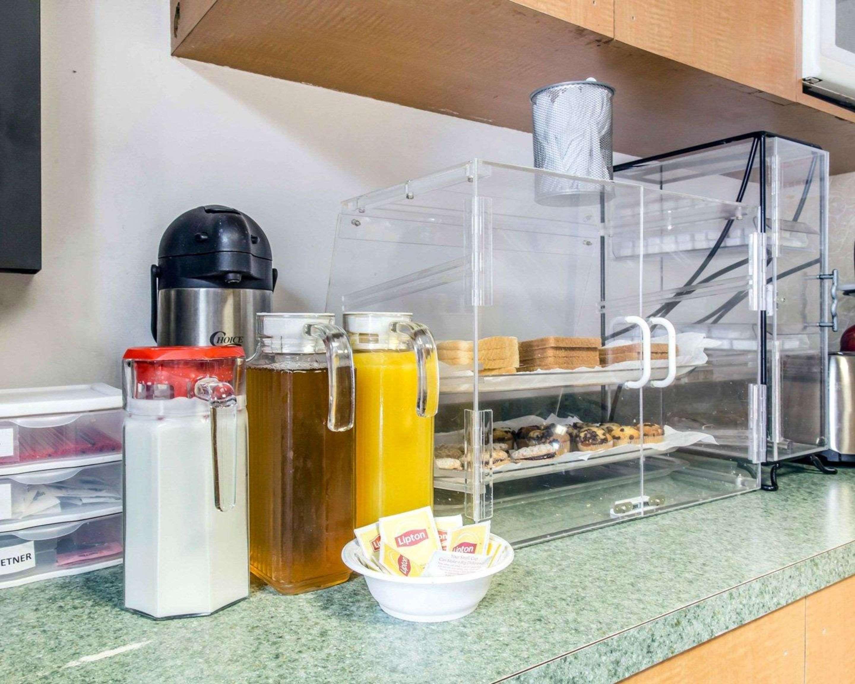 Econo South Ozone Park 2*