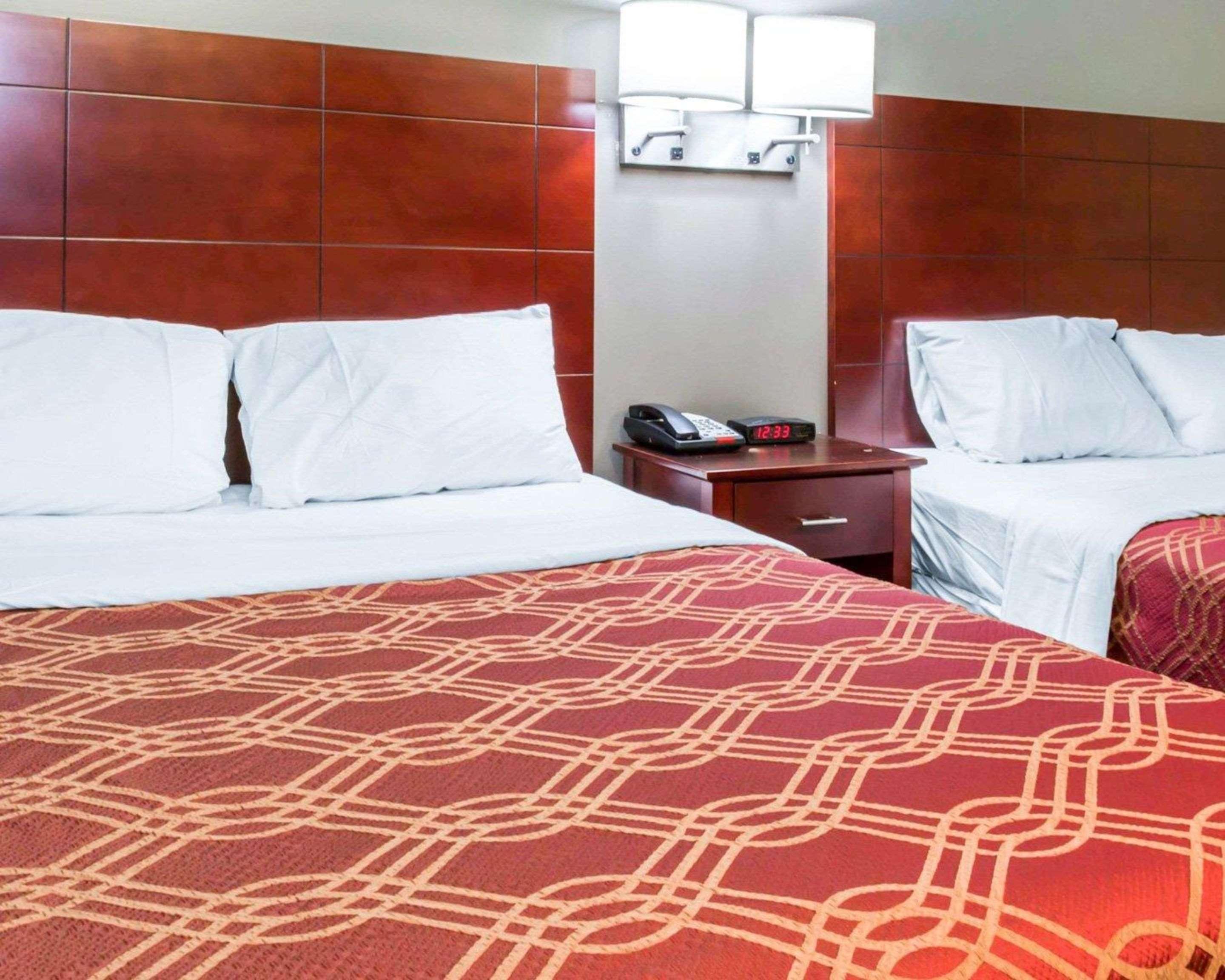 Hotel Econo South Ozone Park