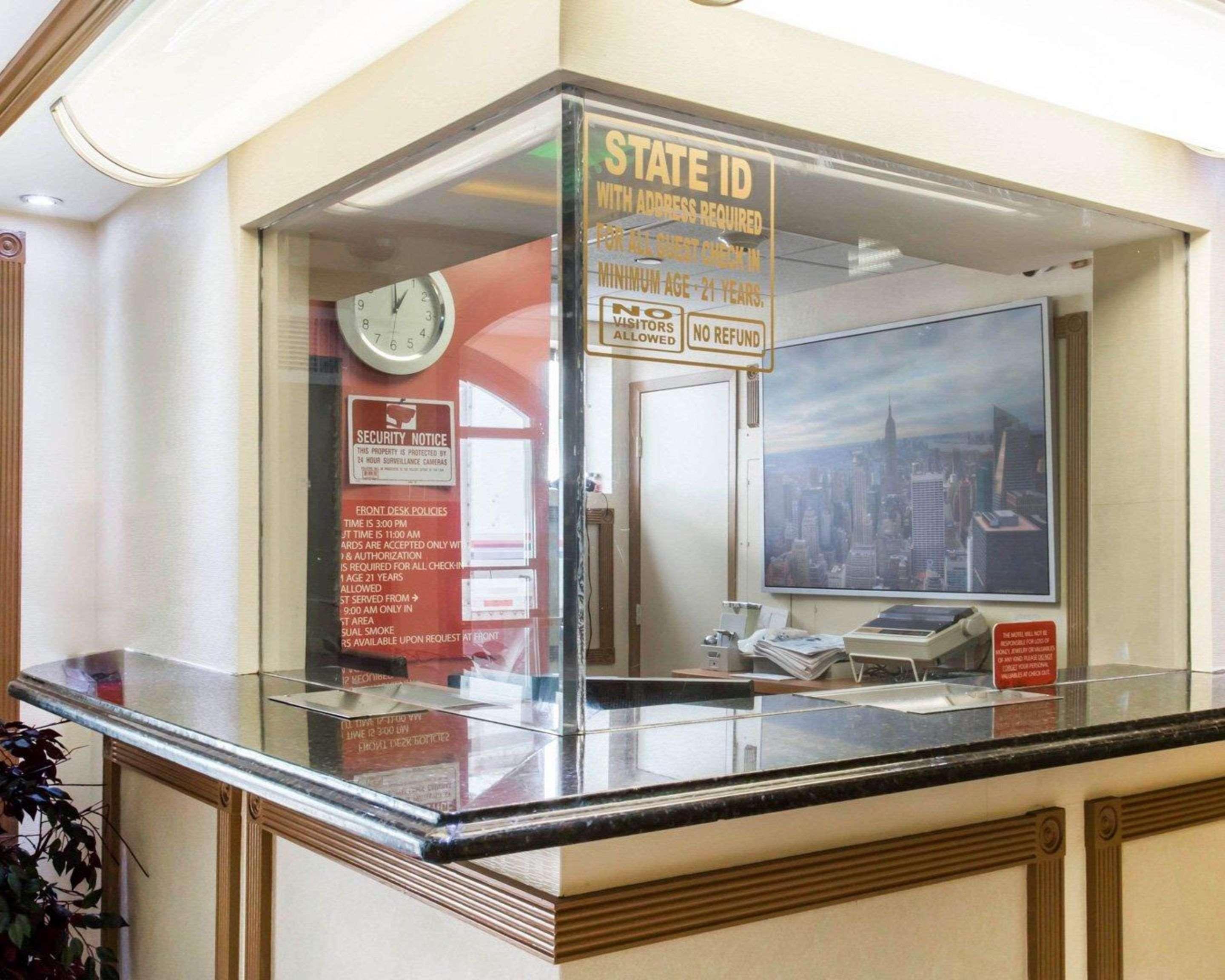 Econo South Ozone Park