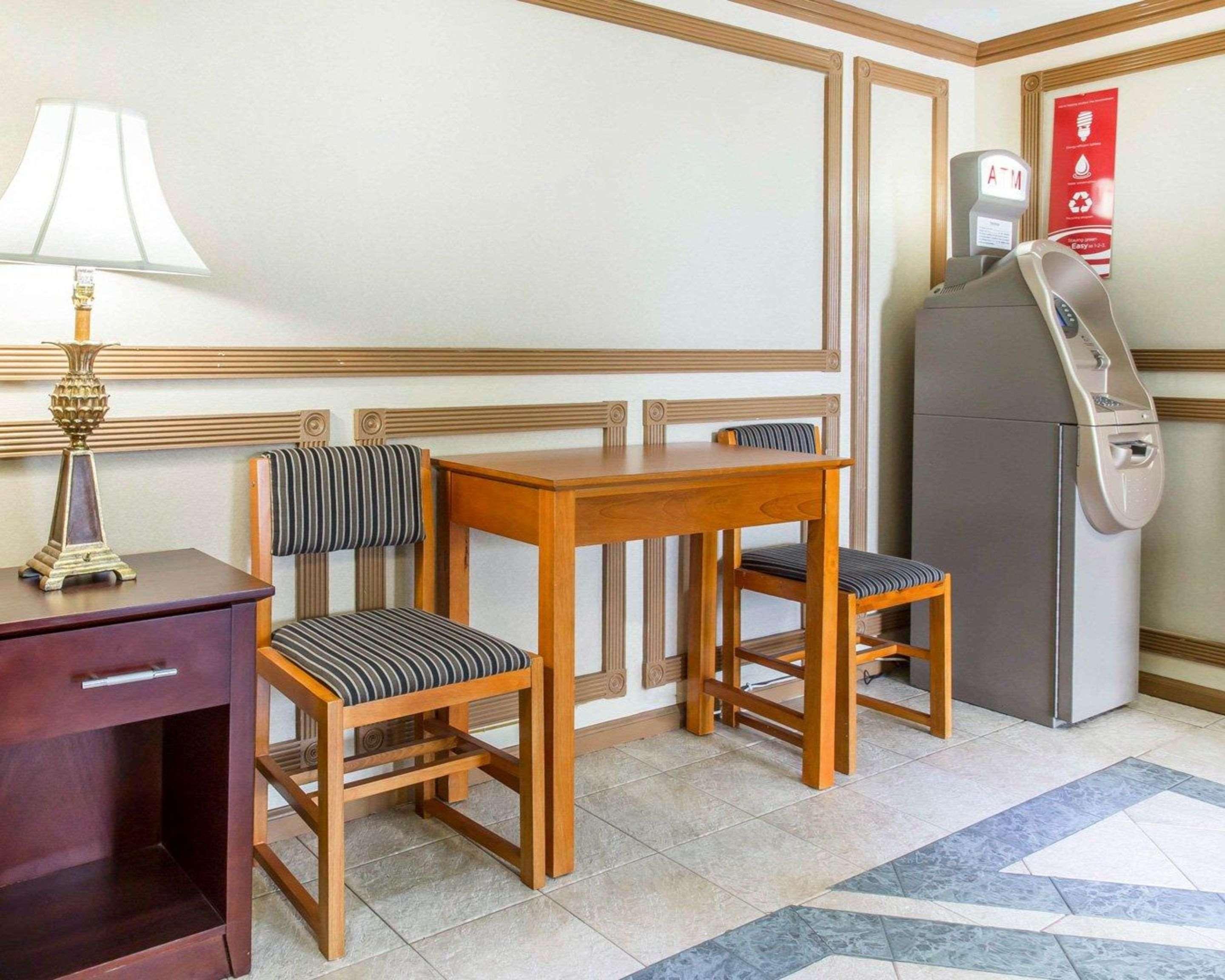 Econo South Ozone Park Hotel 2*