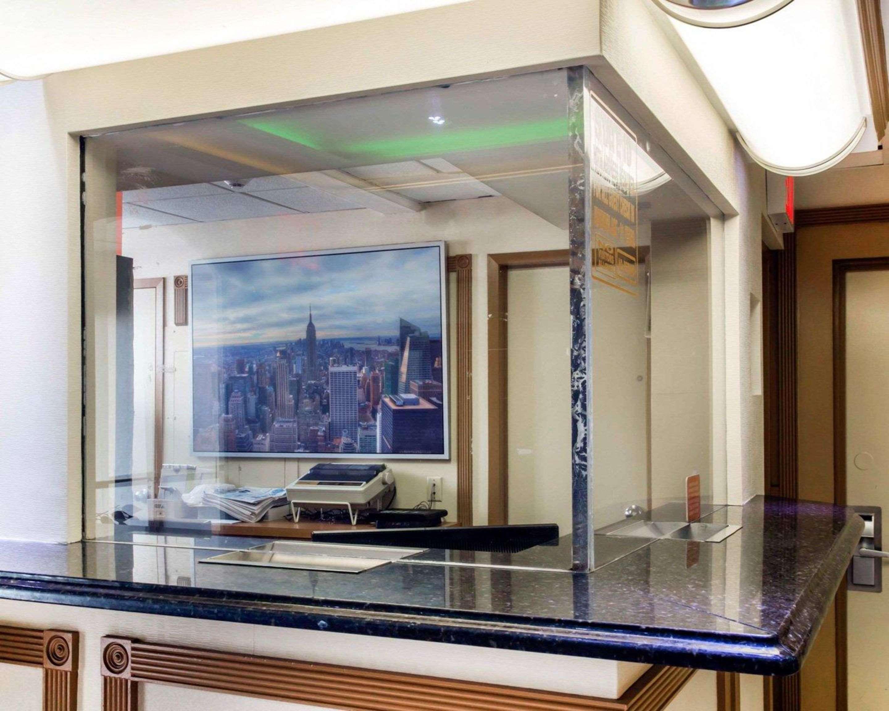 Econo South Ozone Park