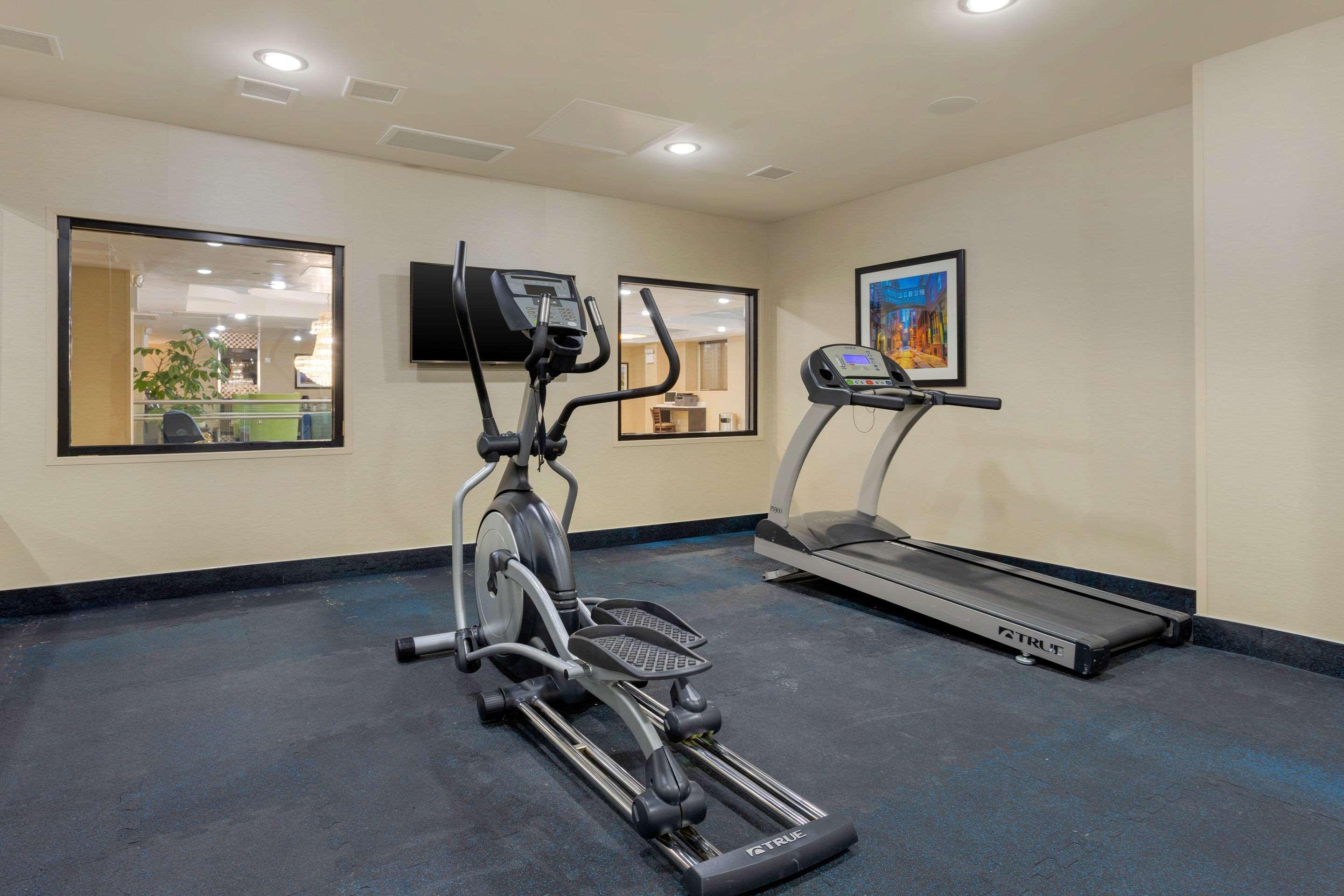 Hotel Comfort & Near Jfk Air Train 3*