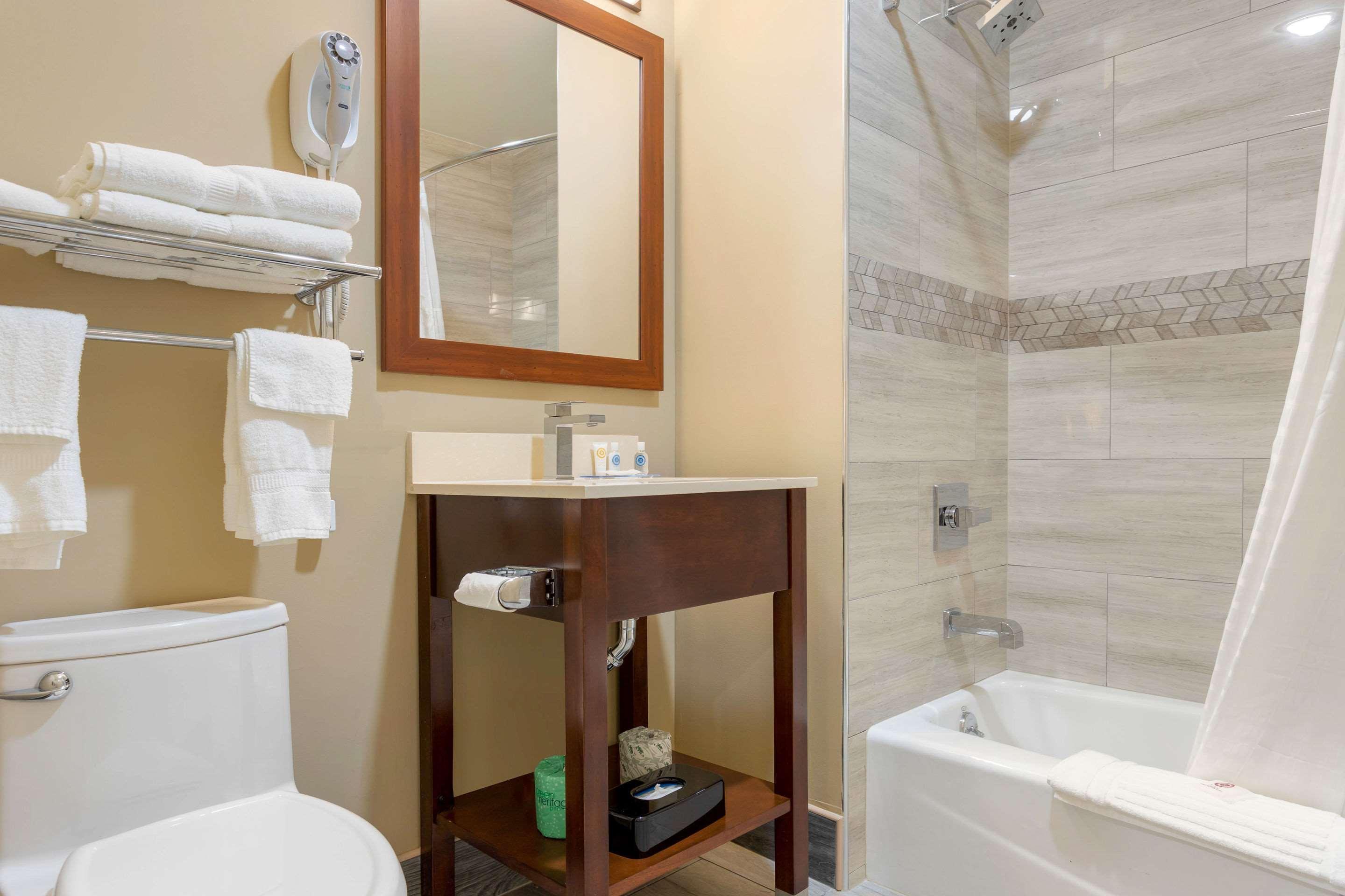 Hotel Comfort & Near Jfk Air Train