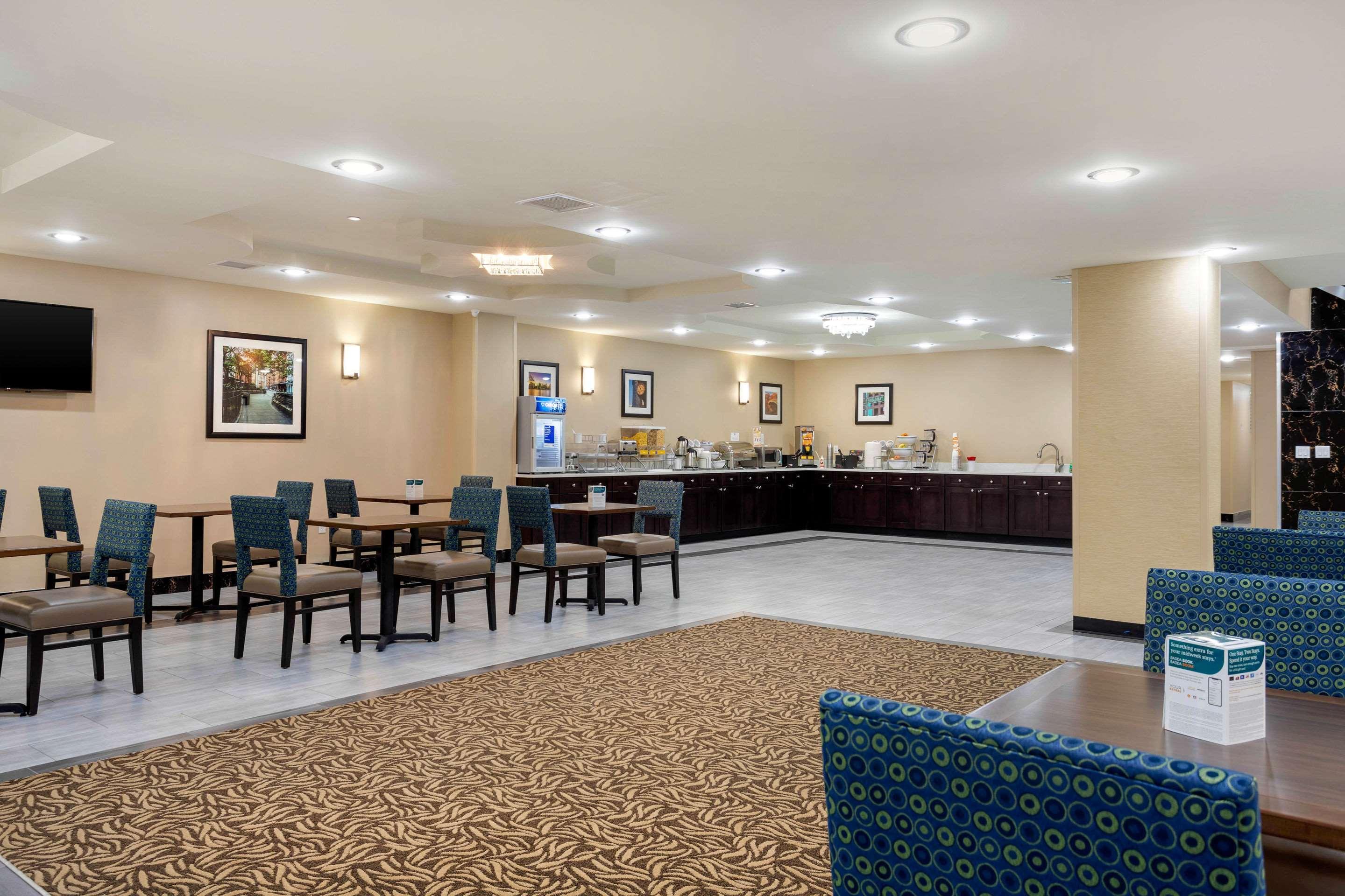 Hotel Comfort & Near Jfk Air Train 3*