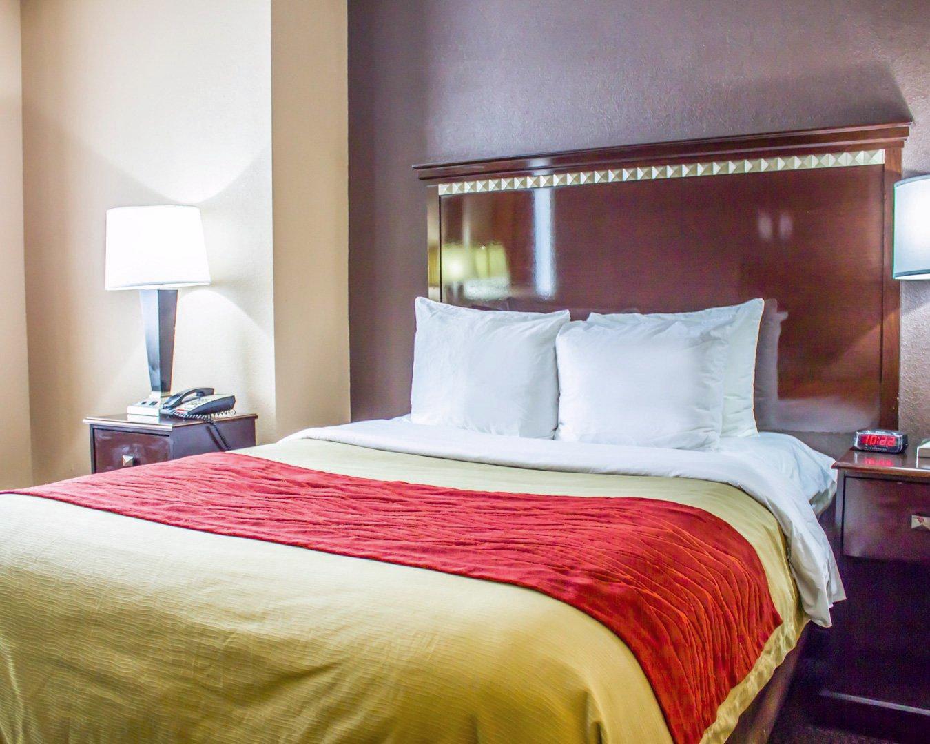 Hotel Travelodge By Wyndham Queens 3*