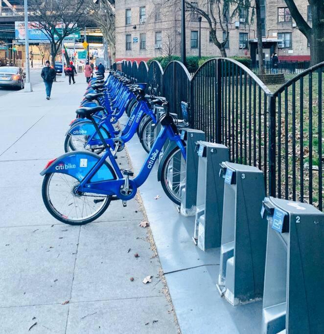 Apartment 2 Bedrooms Lr Kit Bath And Backyard 2 Stops To Manhattan