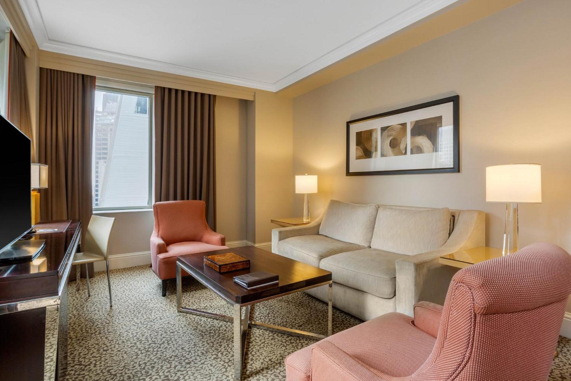 Omni Berkshire Place 4*