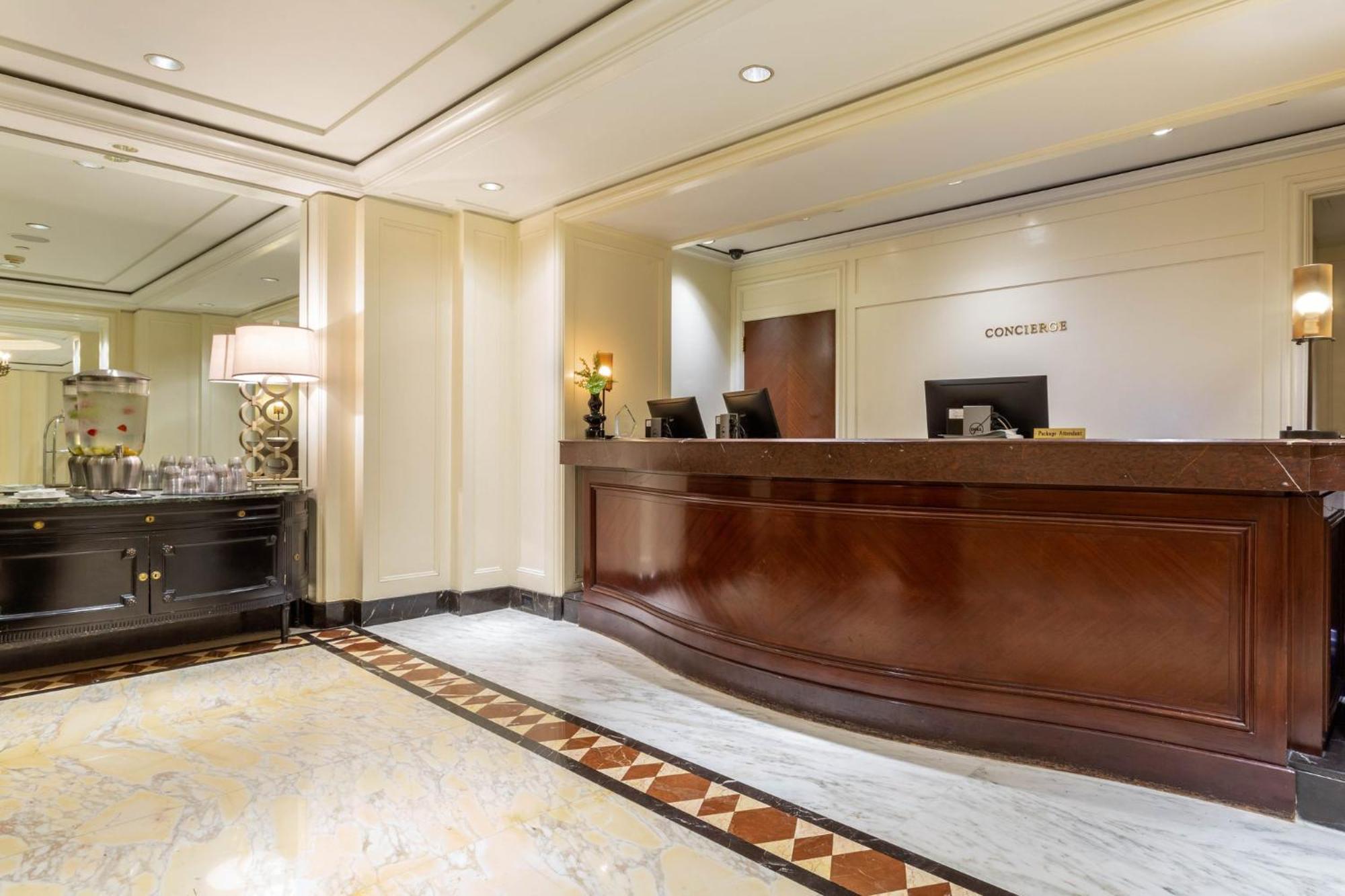 Omni Berkshire Place 4*