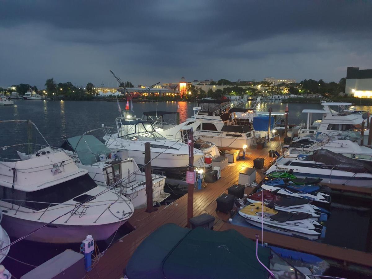 Oceanfront 3-decks @ Yacht Botel New York