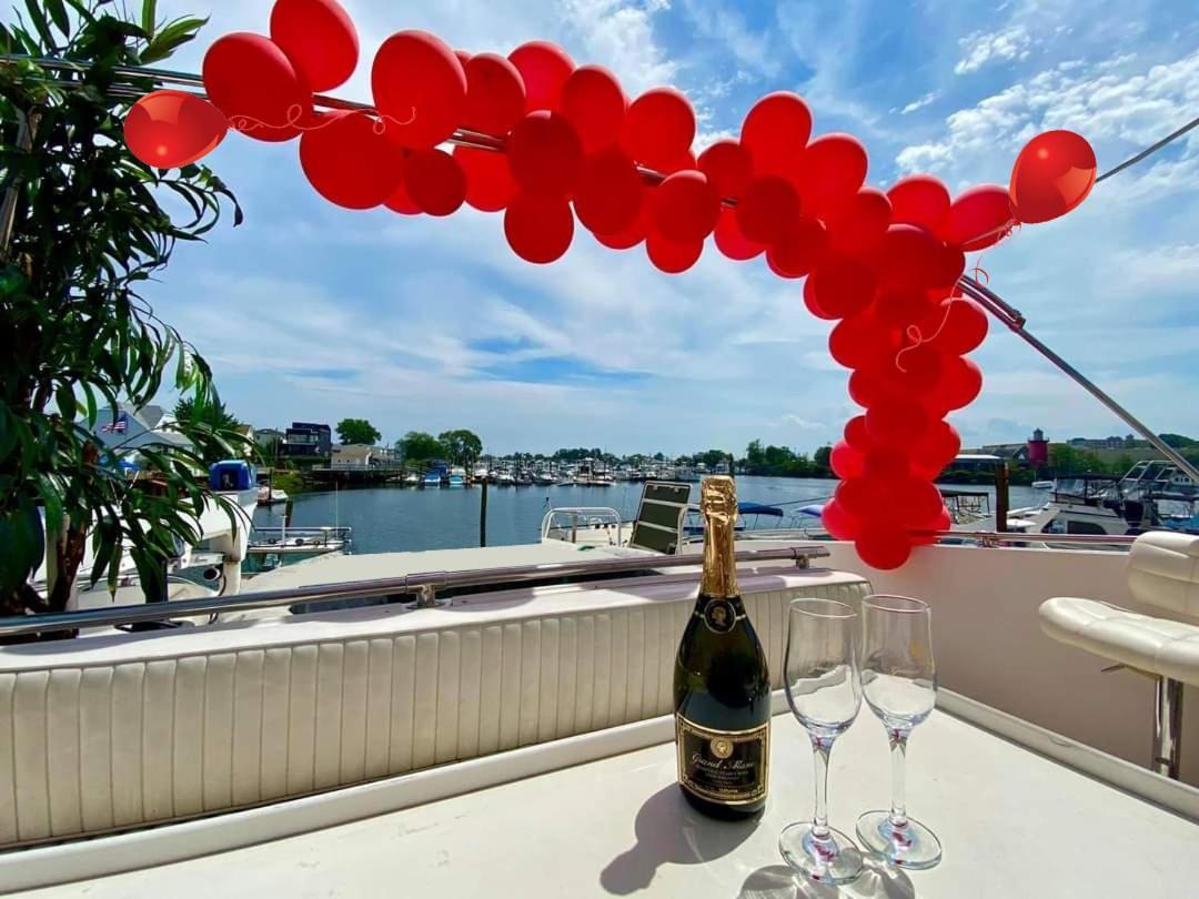 Oceanfront 3-decks @ Yacht Botel *