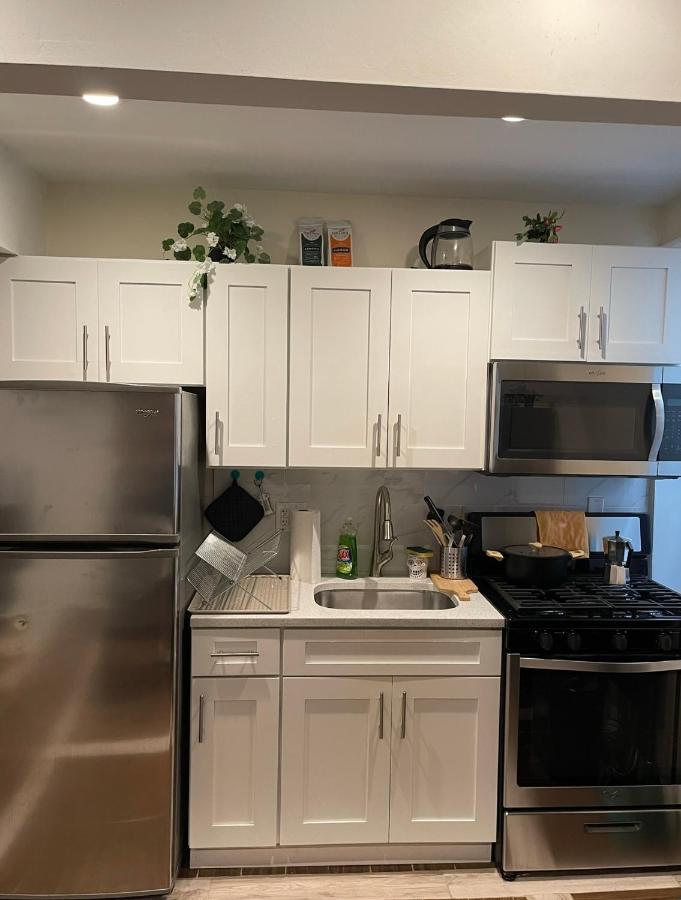 2 Bedrooms Apartament 1 Block From Manhattan Apartment