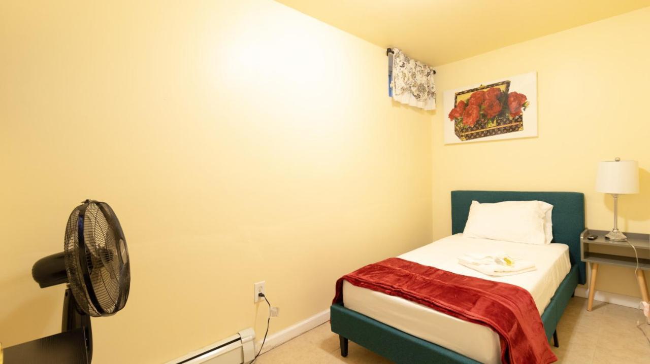 Cozy Shack 1 Bedroom Studio With Sofa And Full Kitchen In Elmhurst Ny Appartement *