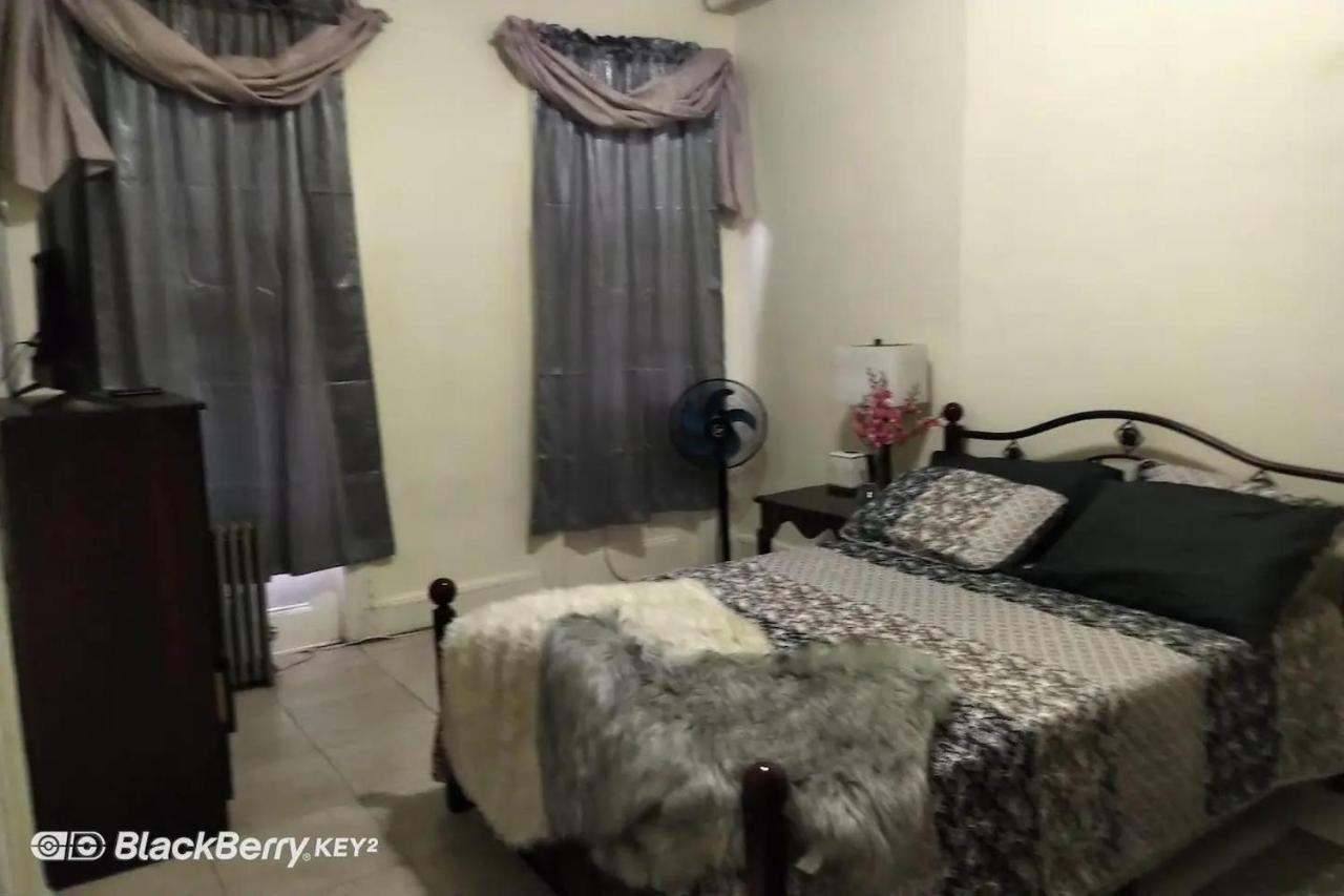 Deluxe King Bed & Breakfast *