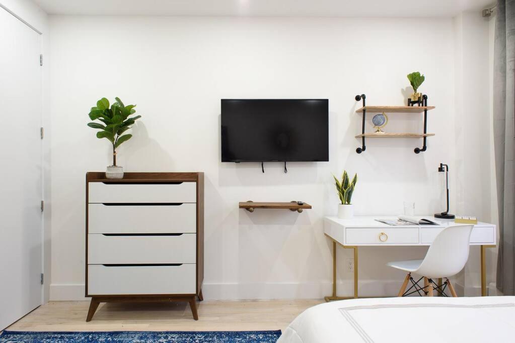 1597-8 Luxury Upper East Side W&d Apartment