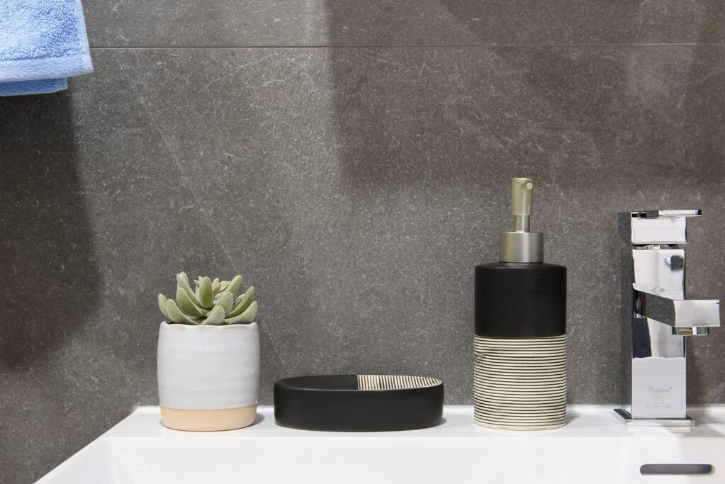 1597-8 Luxury Upper East Side W&d Apartment